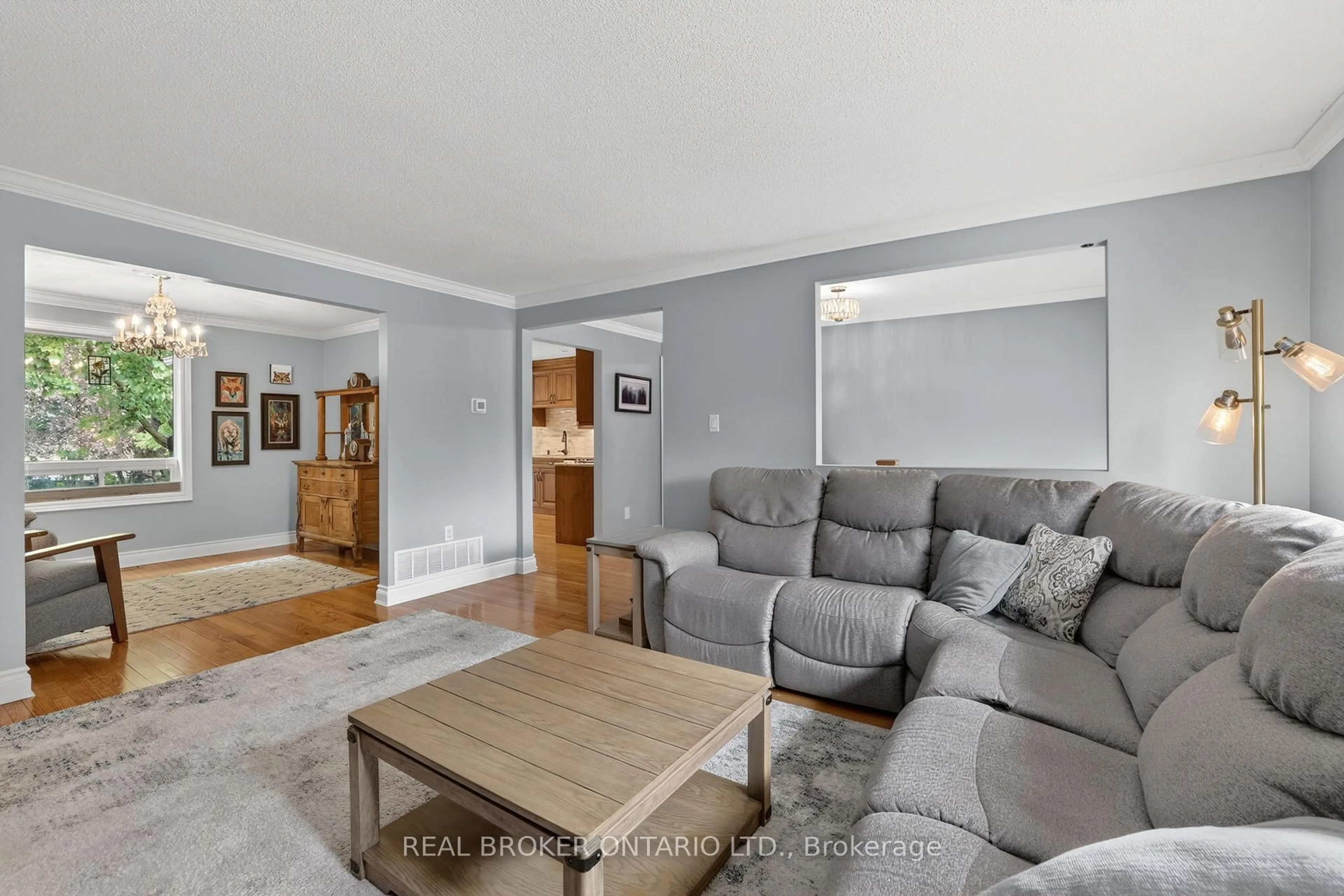 Living room with furniture, unknown for 84 Samuel Lount Rd, East Gwillimbury Ontario L9N 1G5