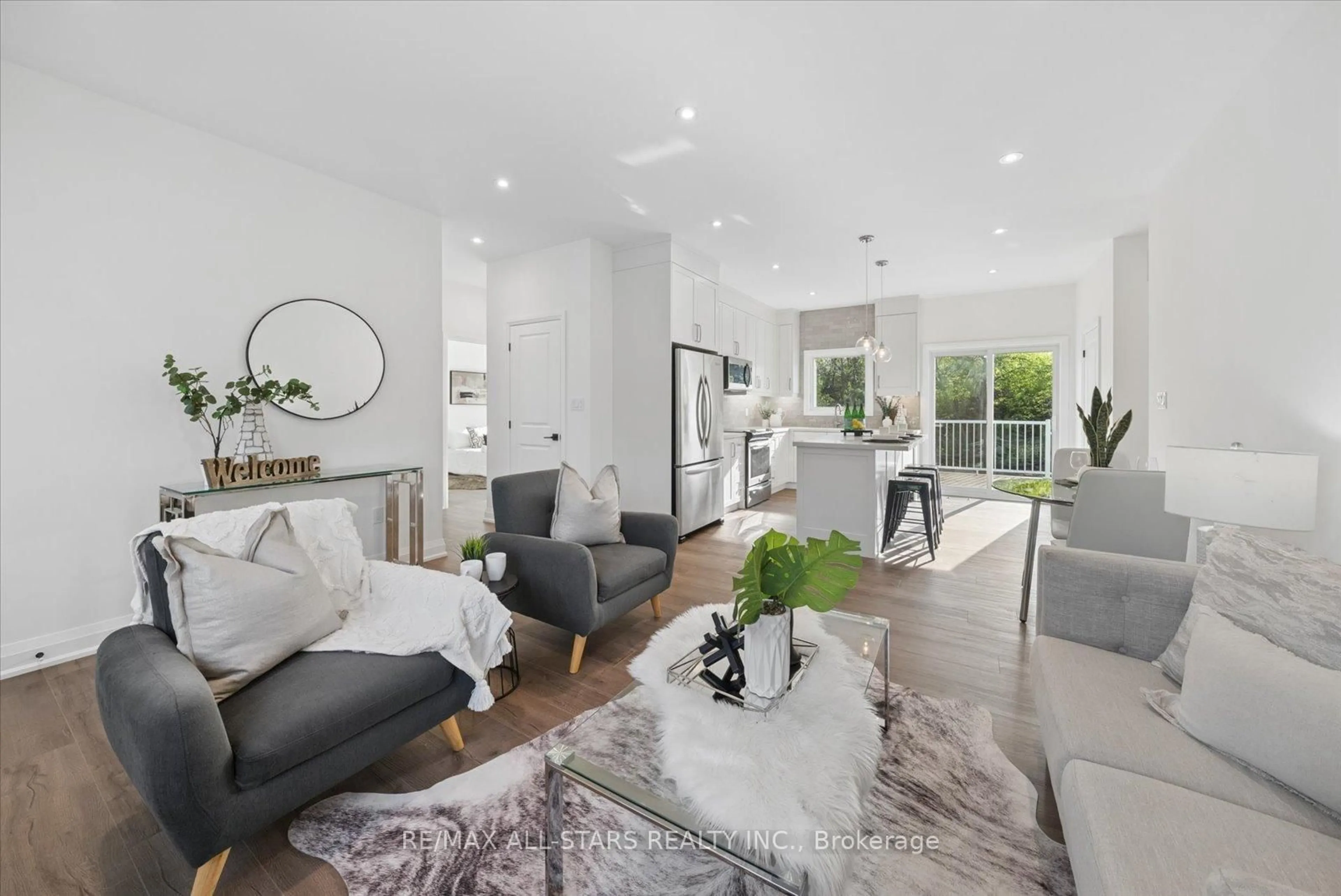 Living room with furniture, unknown for 26 O'Dell Lane, Georgina Ontario L0E 1S0