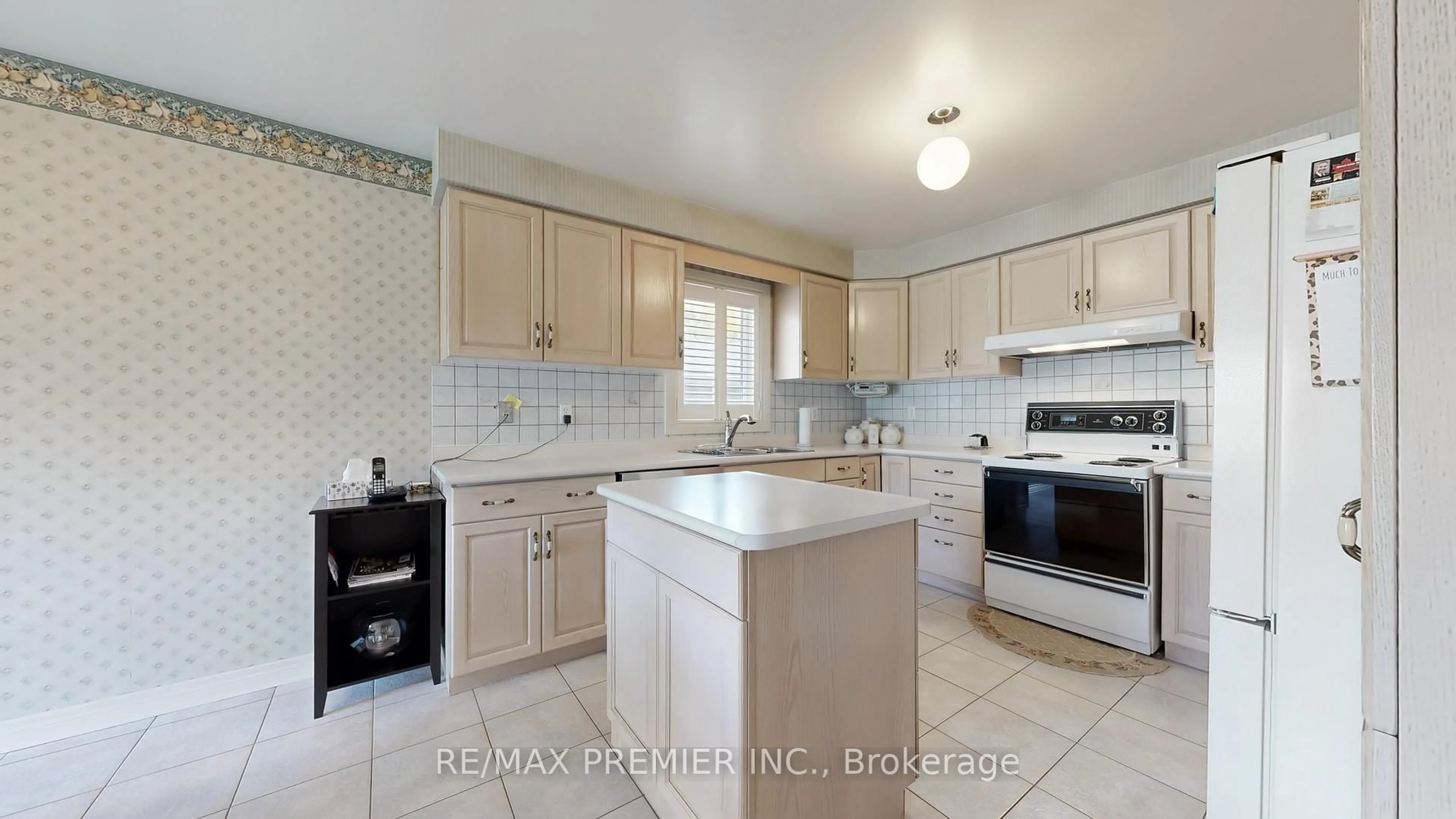 Unknown for 32 Veneto Dr, Vaughan Ontario L4L 8X4