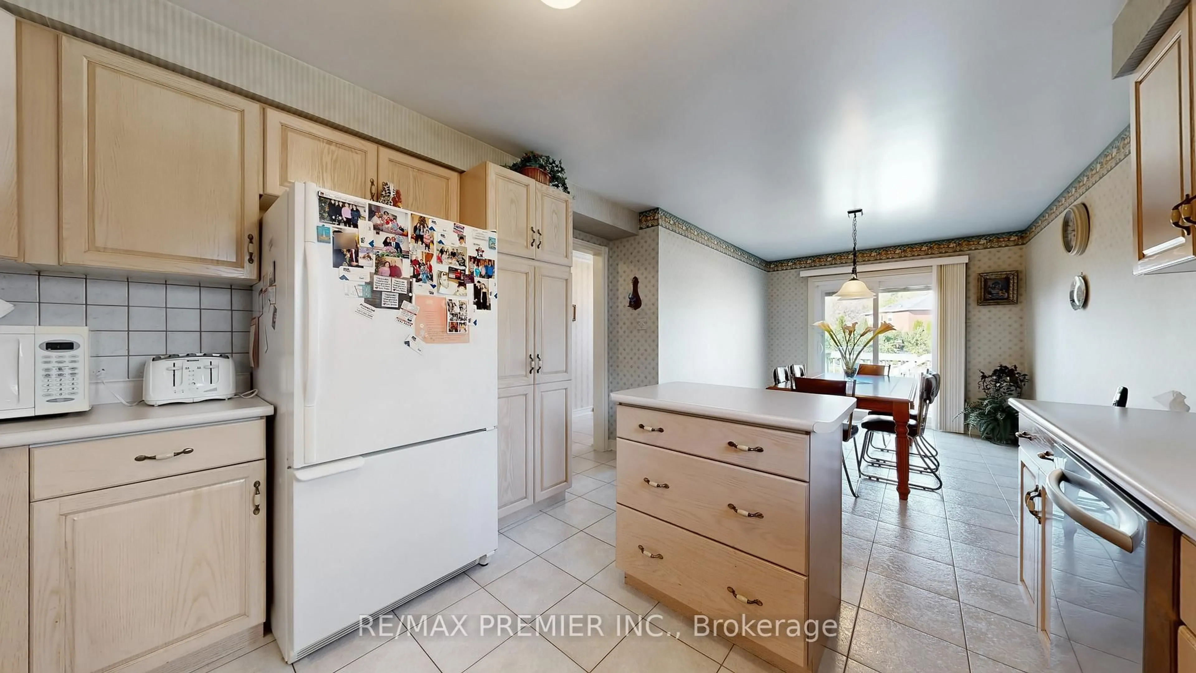 Unknown for 32 Veneto Dr, Vaughan Ontario L4L 8X4