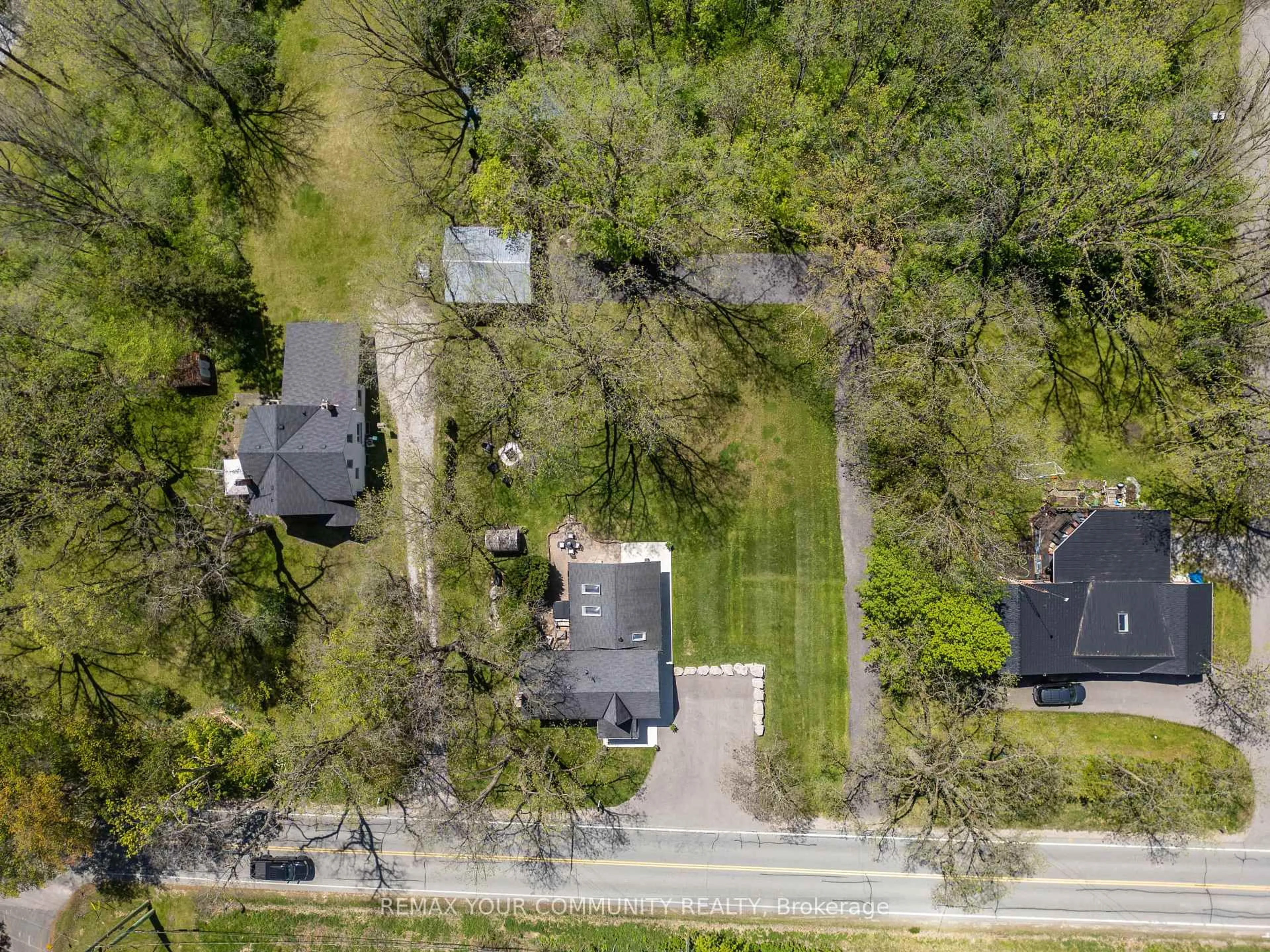 A pic from outside/outdoor area/front of a property/back of a property/a pic from drone, street for 12768 Weston Rd, King Ontario L7B 1K4