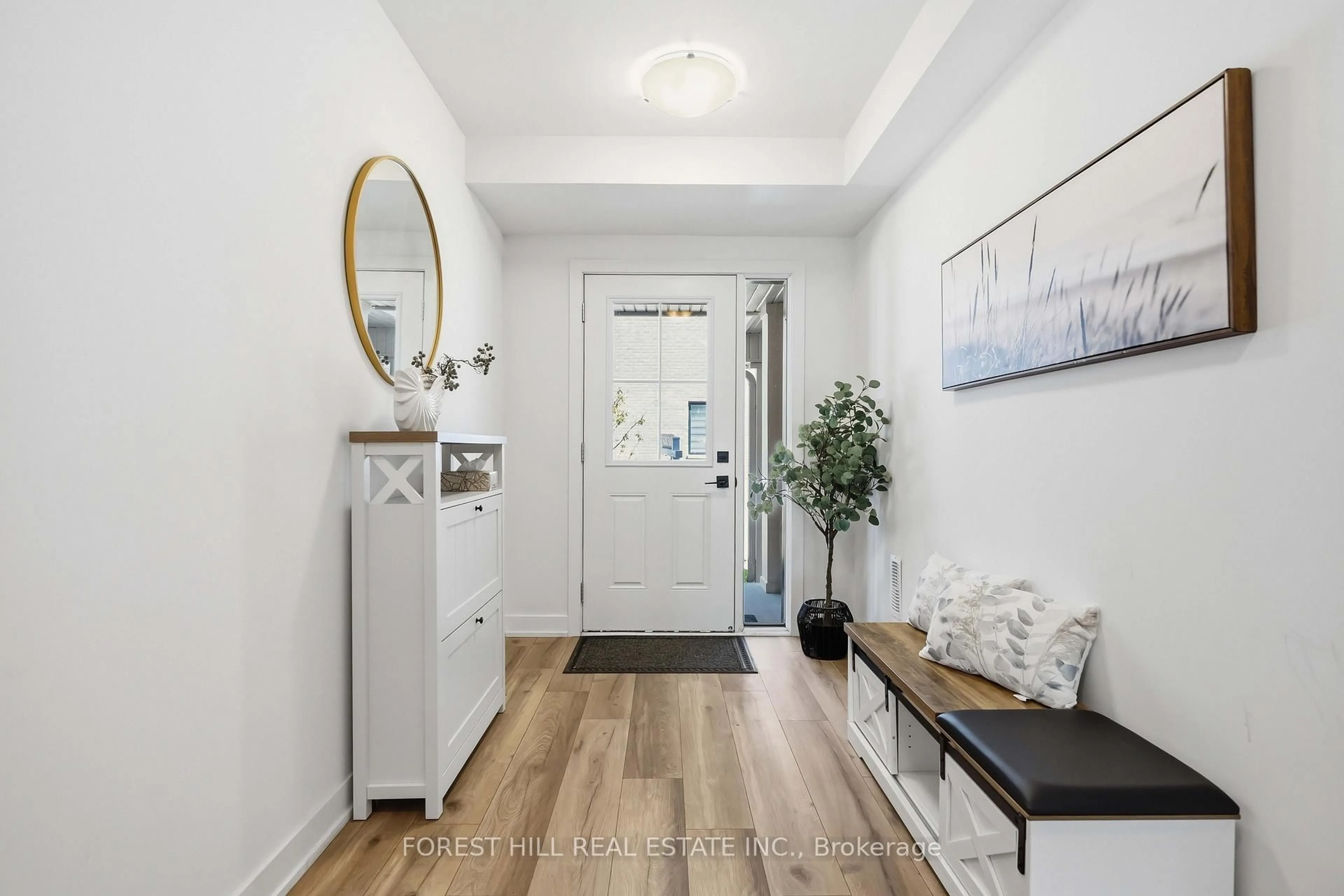 Indoor entryway for 5458 Main St, Whitchurch-Stouffville Ontario L4A 4W8