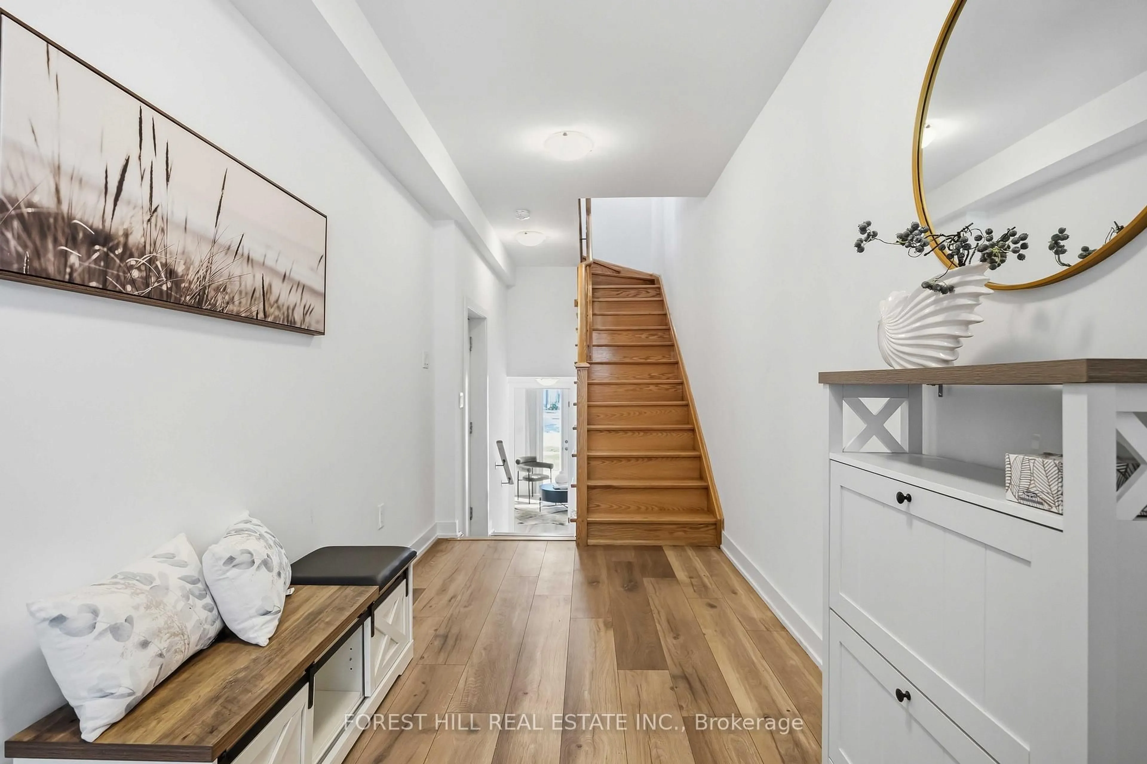 Indoor entryway for 5458 Main St, Whitchurch-Stouffville Ontario L4A 4W8
