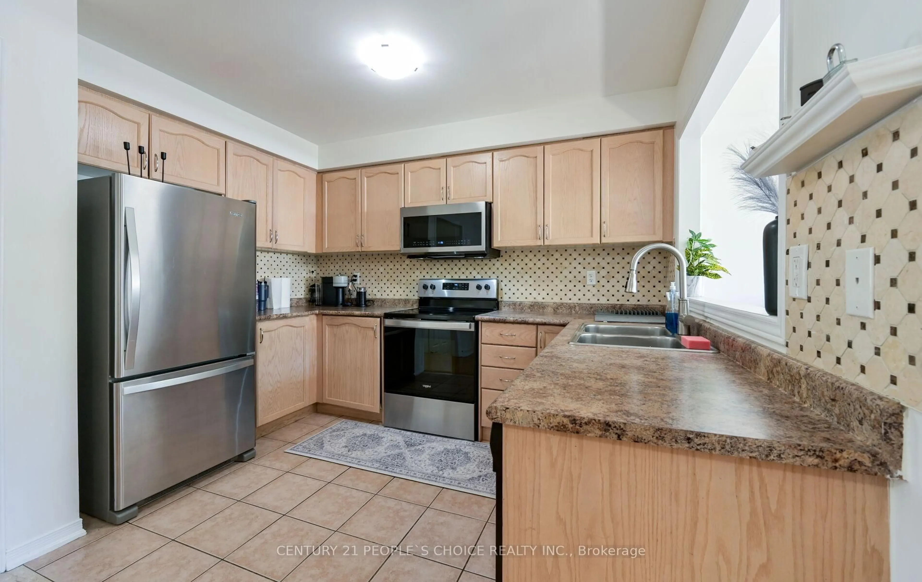 Standard kitchen, ceramic/tile floor for 479 Davos Rd, Vaughan Ontario L4H 0N6