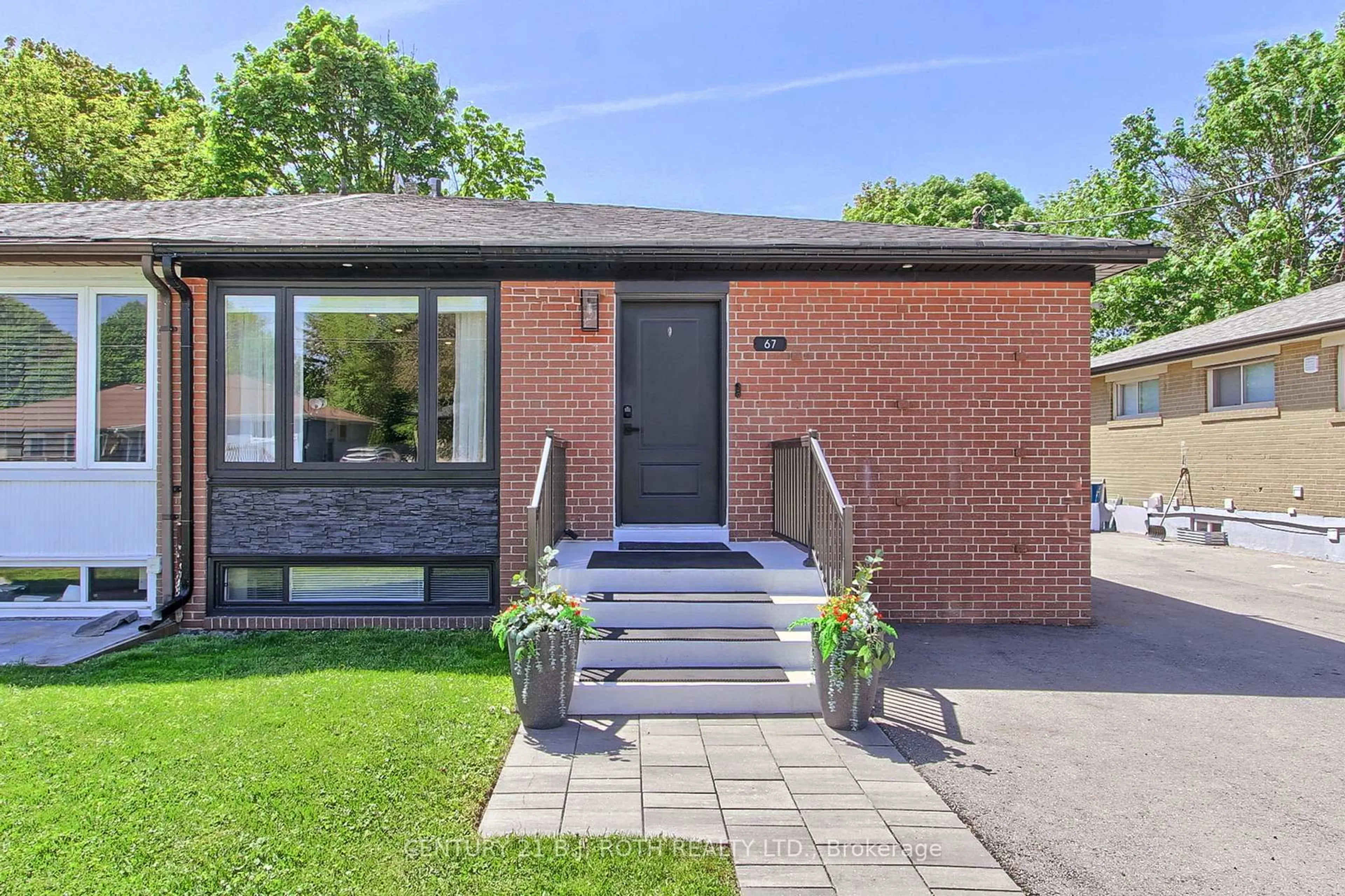 Home with brick exterior material, street for 67 Davis Rd, Aurora Ontario L4G 2B4