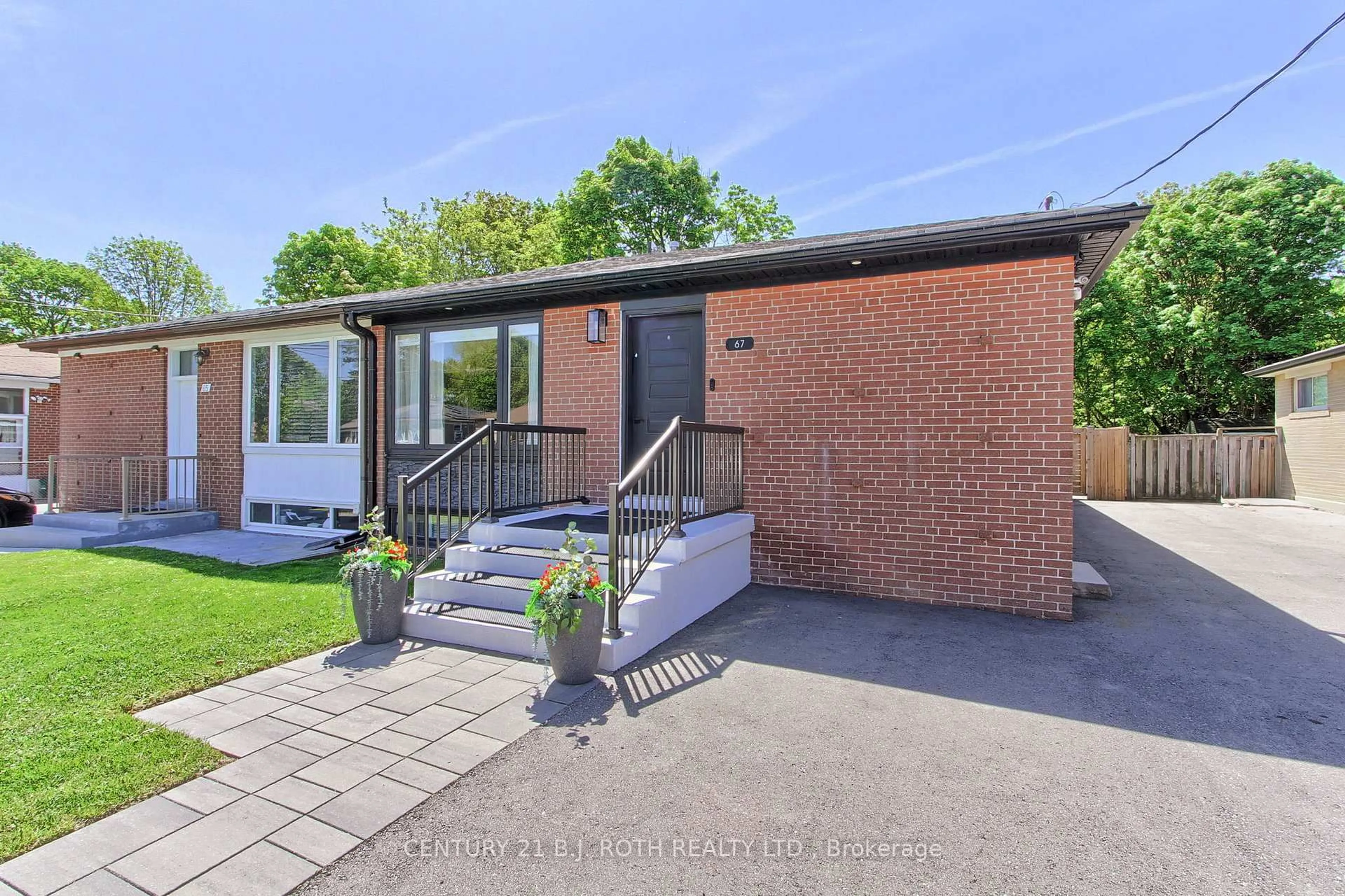 Home with brick exterior material, street for 67 Davis Rd, Aurora Ontario L4G 2B4