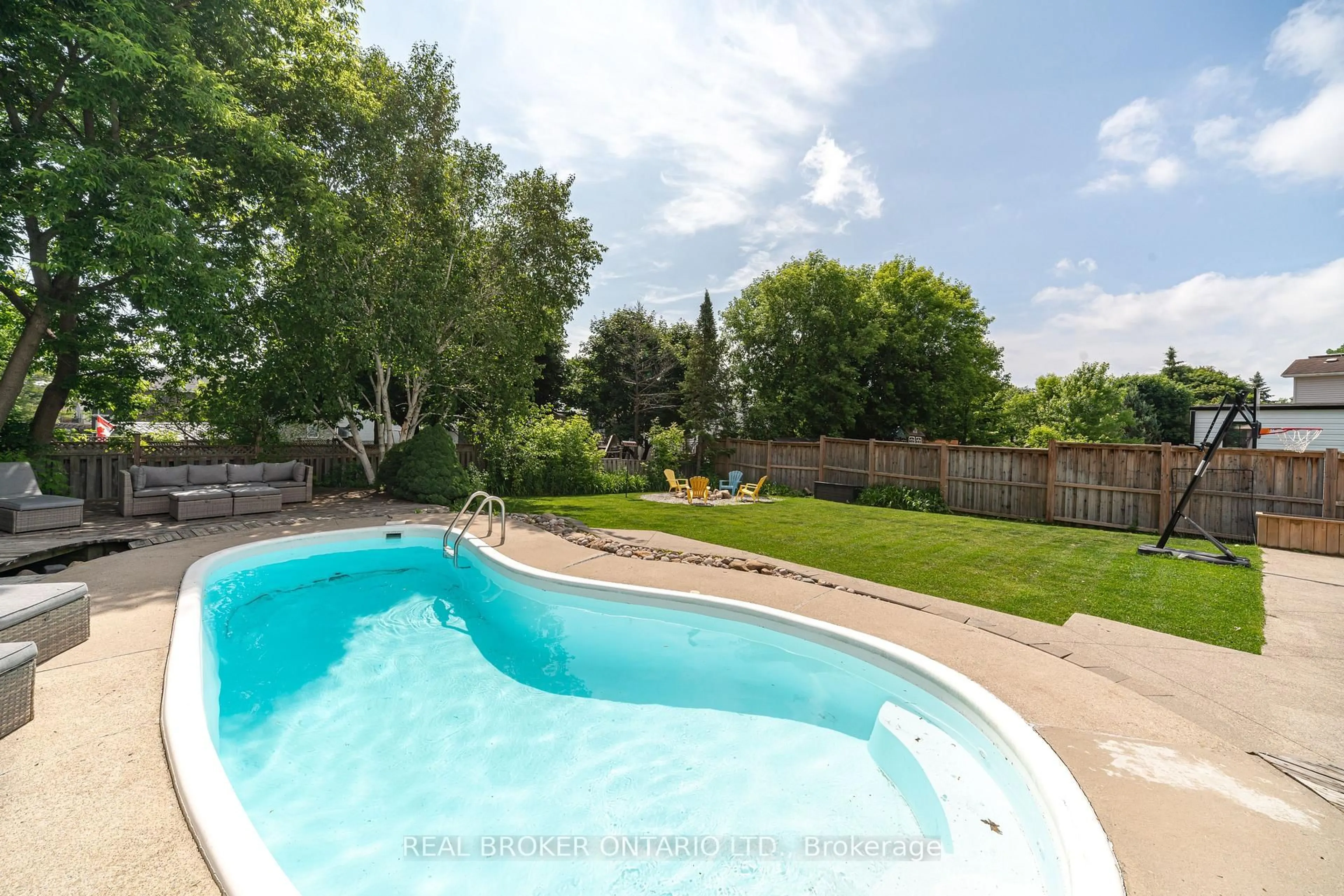 Pool for 1879 Ashwood Ave, Innisfil Ontario L9S 1W1