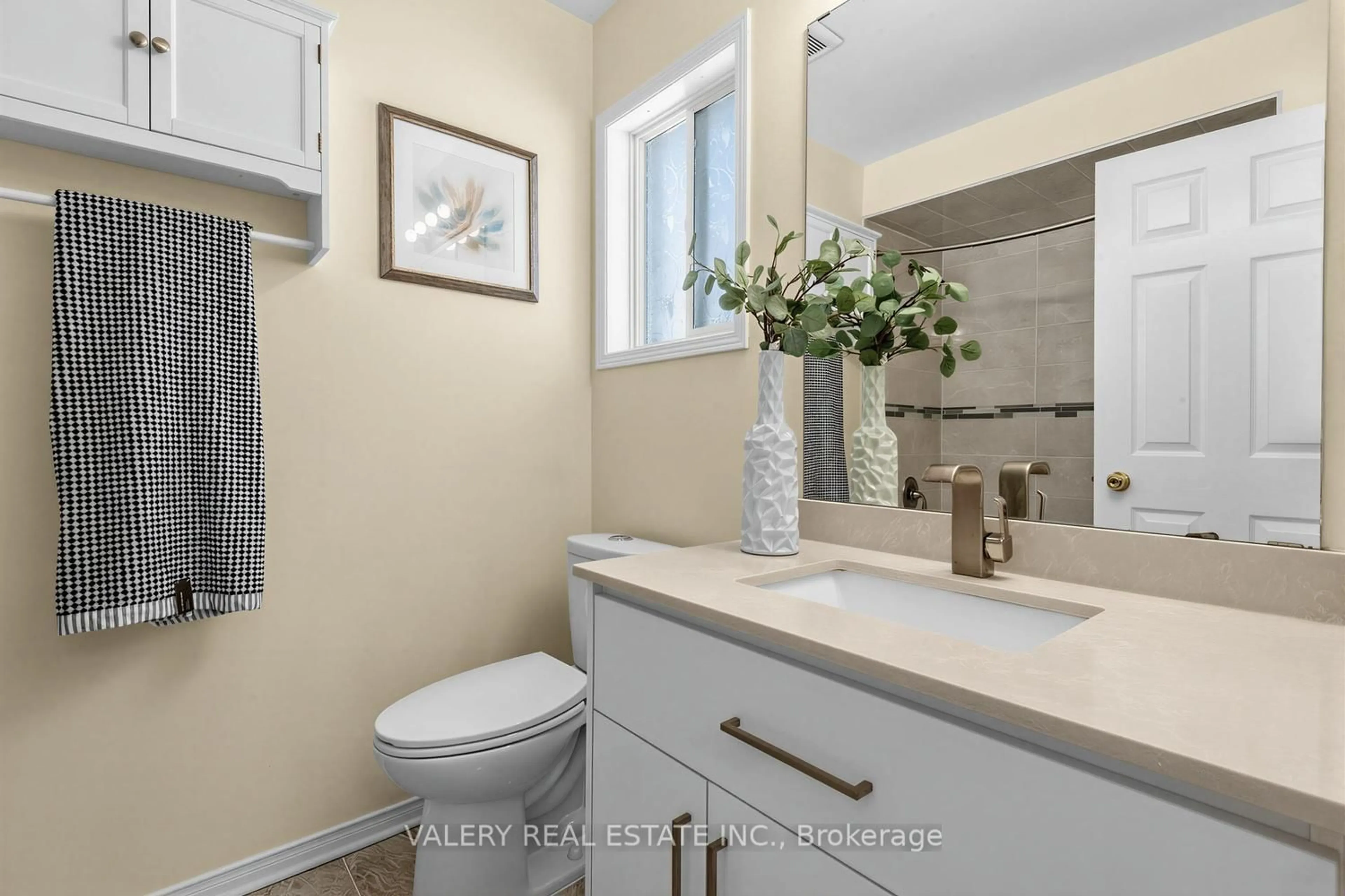 Standard bathroom, ceramic/tile floor for 511 Caboto Tr, Markham Ontario L3R 5S2