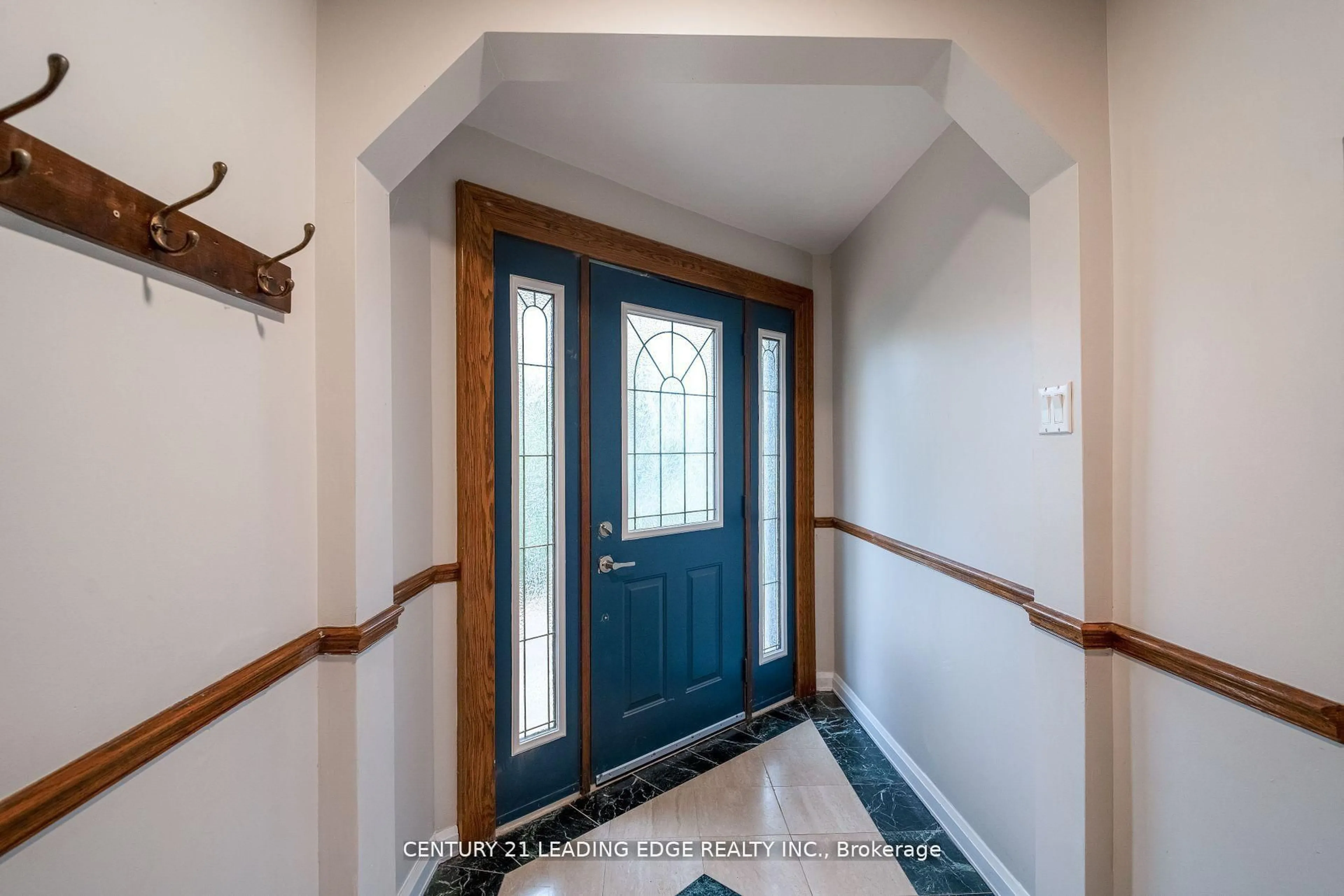 Indoor entryway for 393 CANAL Rd, Bradford West Gwillimbury Ontario L3Z 2A6