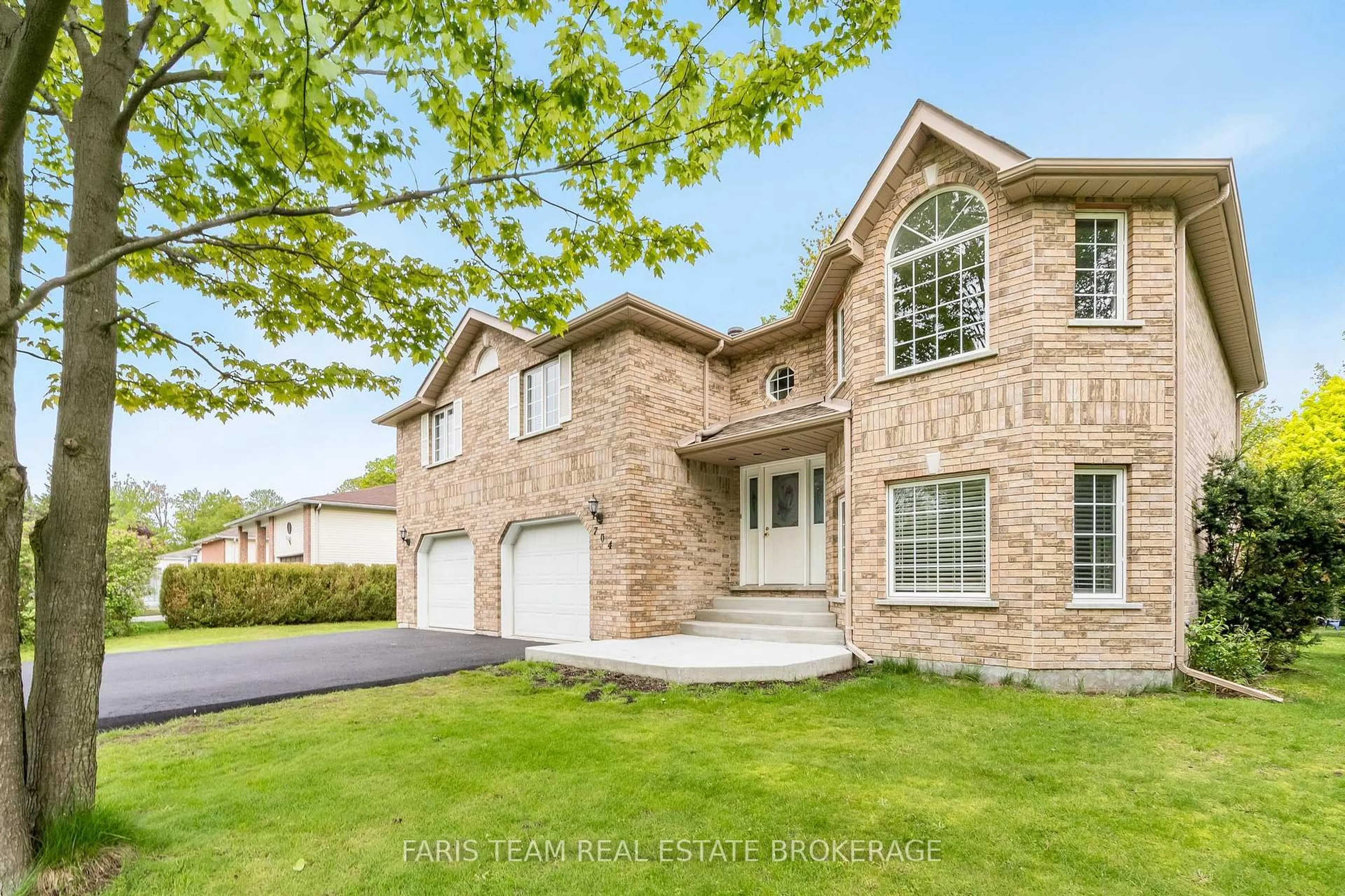 Home with brick exterior material, street for 704 Trinity St, Innisfil Ontario L9S 2G8