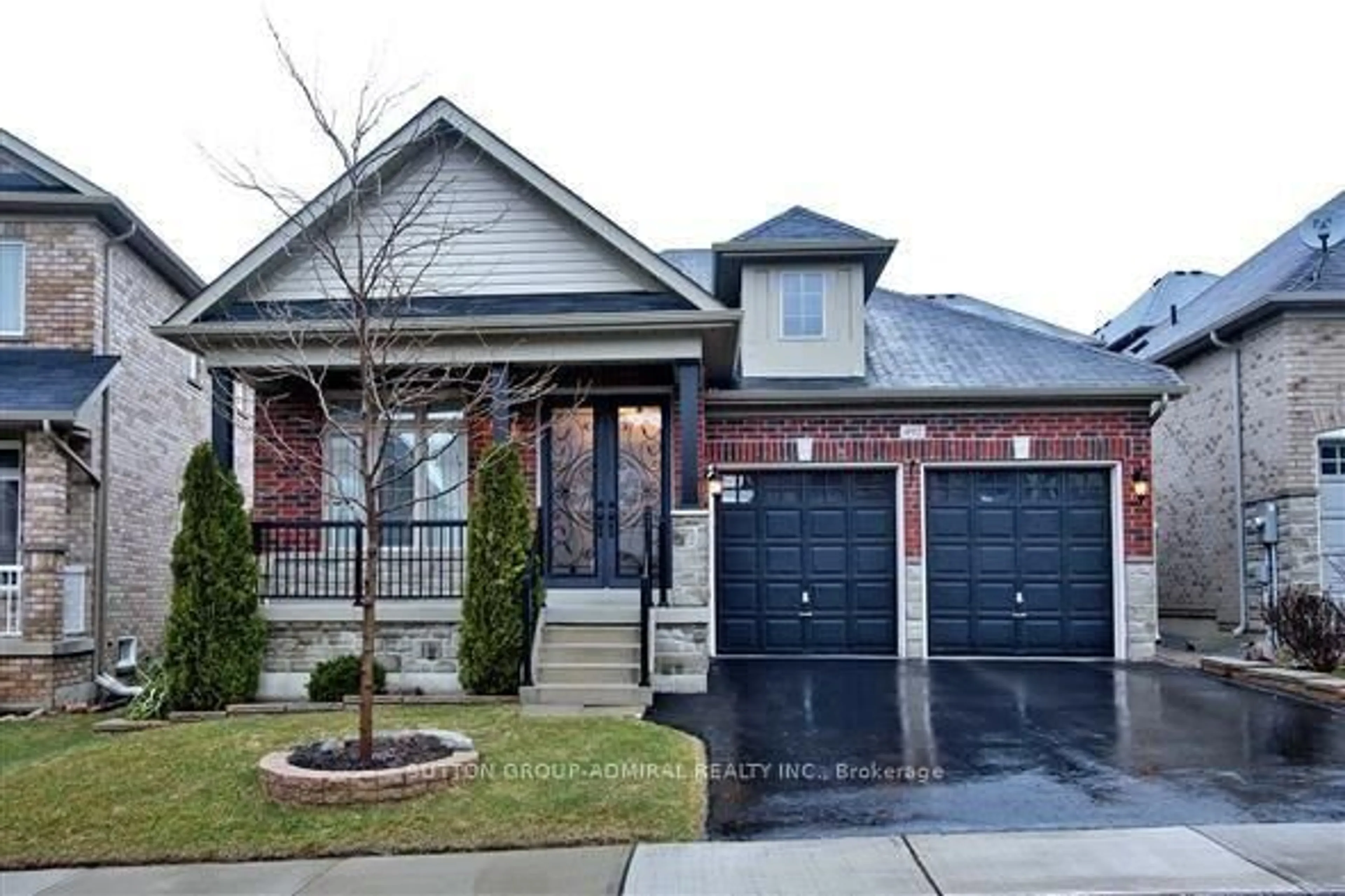 Home with brick exterior material, street for 492 Kwapis Blvd, Newmarket Ontario L3X 3K6