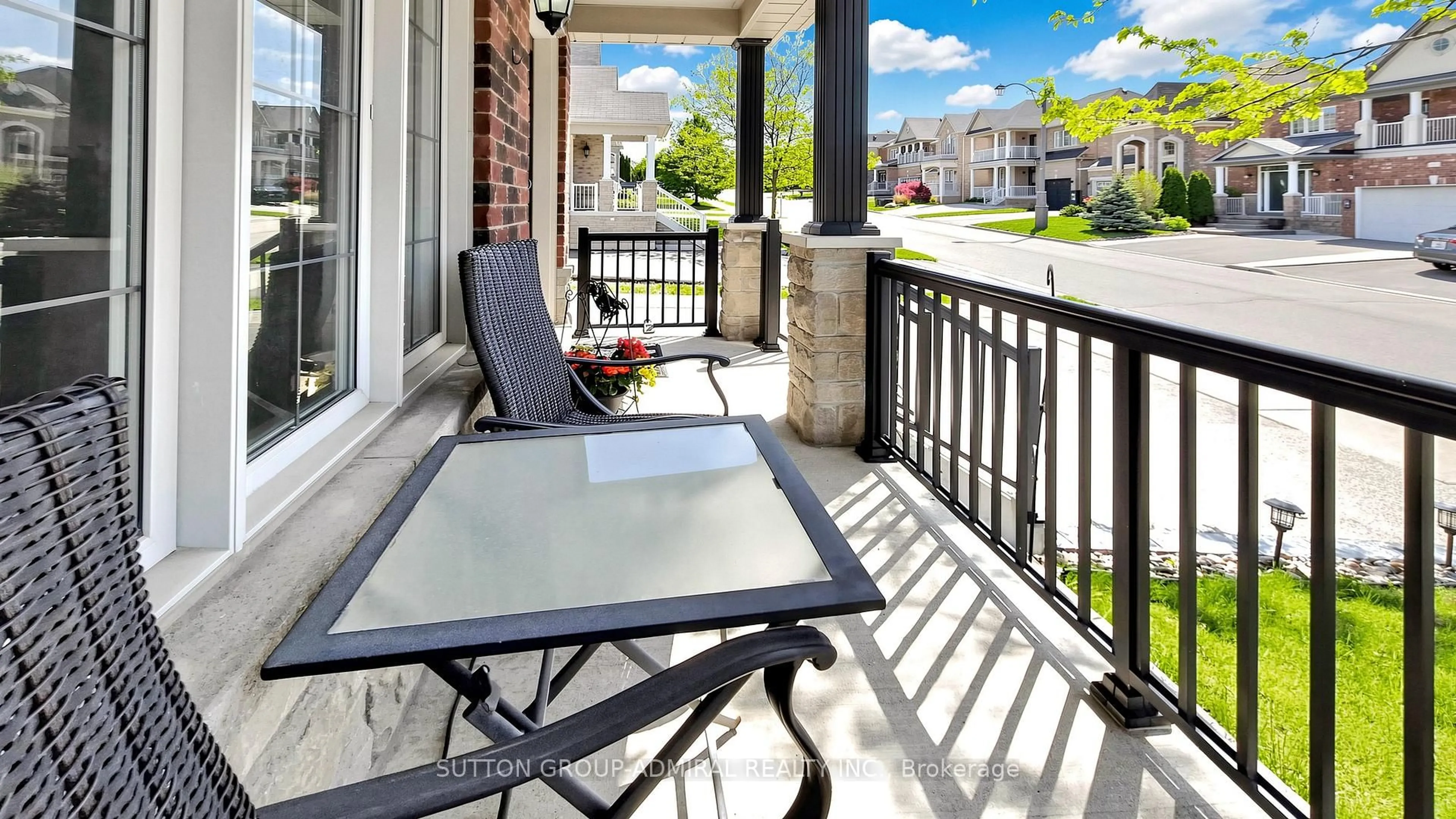 Patio, street for 492 Kwapis Blvd, Newmarket Ontario L3X 3K6