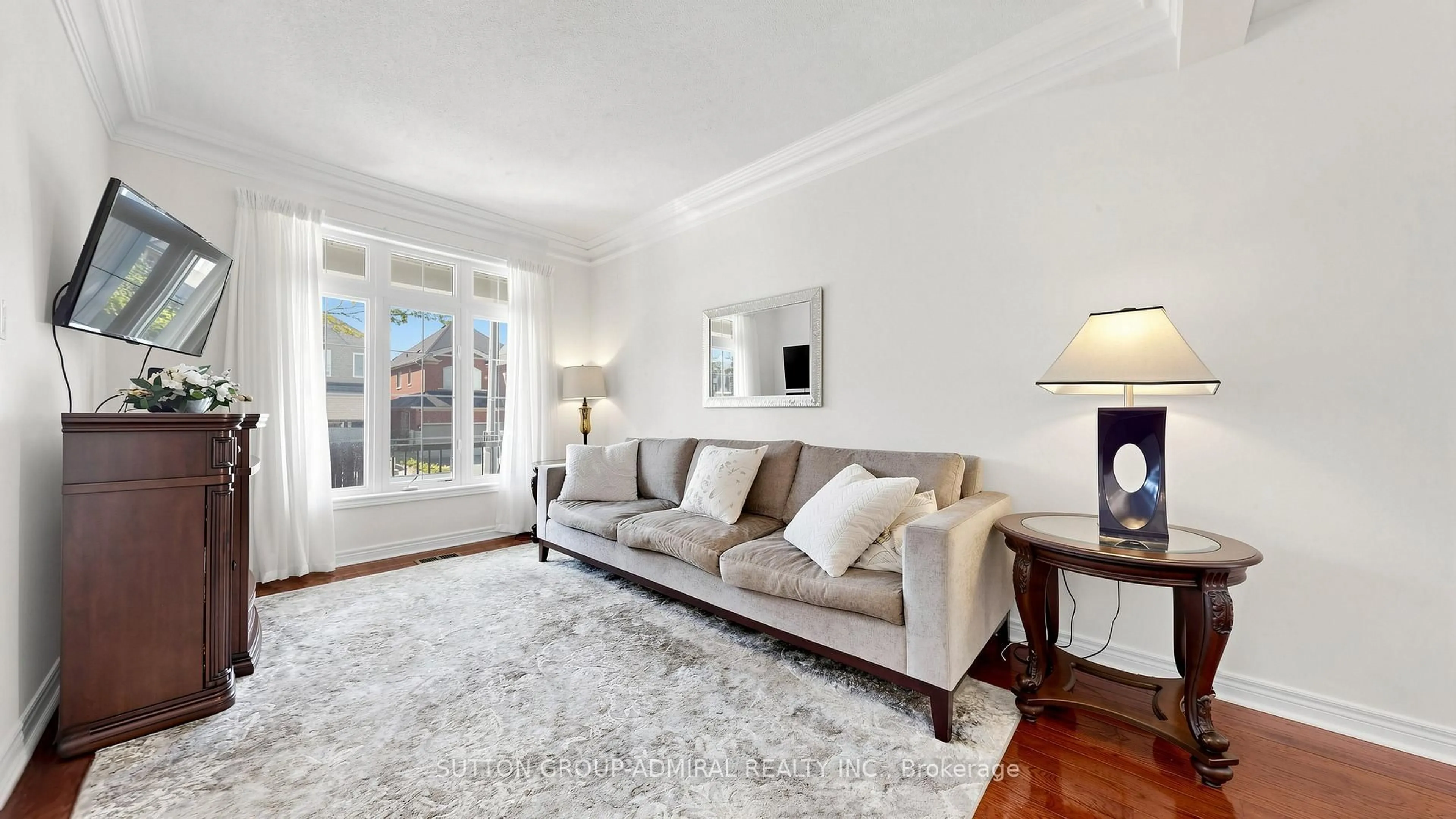 Living room with furniture, carpet floor for 492 Kwapis Blvd, Newmarket Ontario L3X 3K6