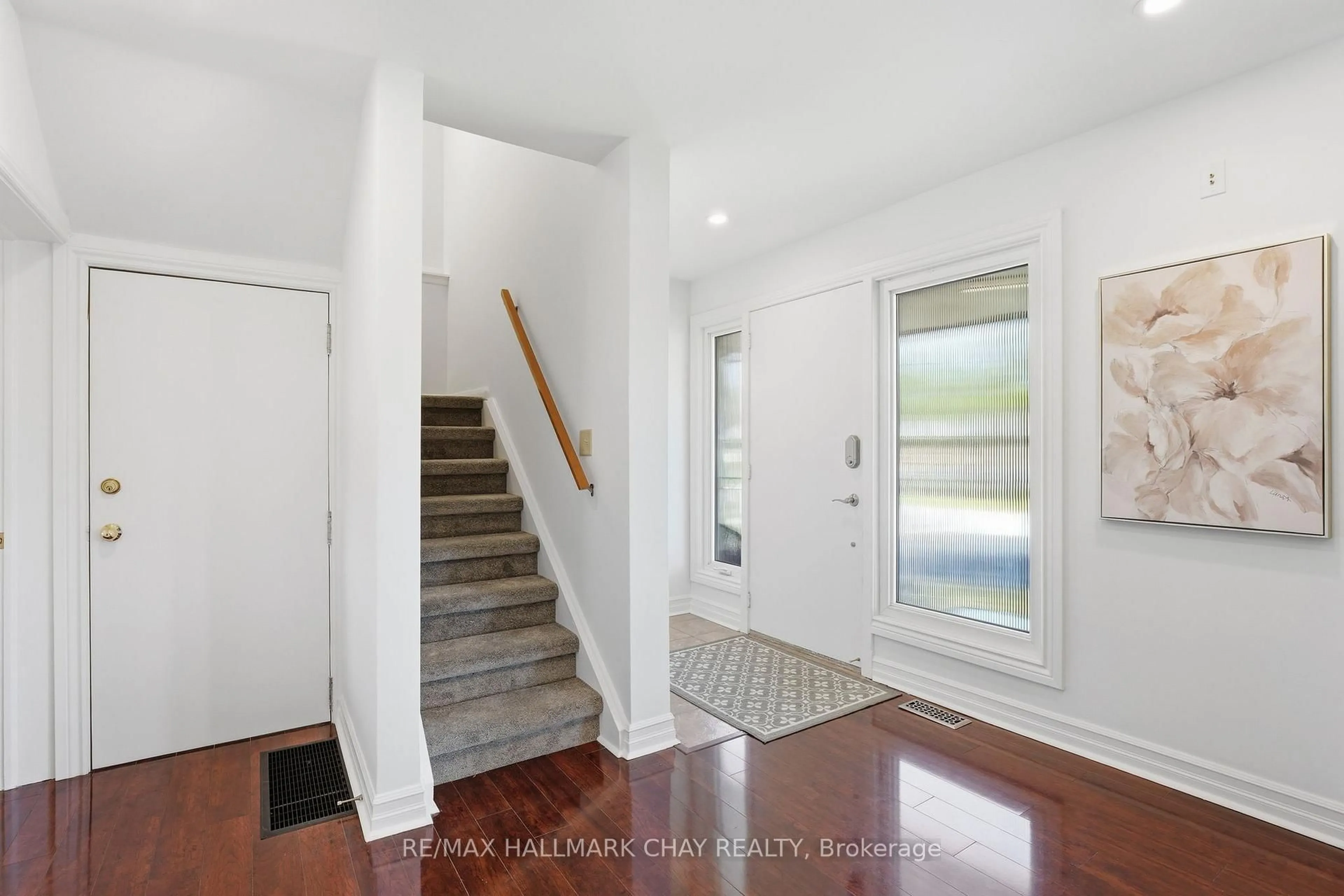 Indoor entryway for 420 Fernleigh Circ, Richmond Hill Ontario L4C 1E6