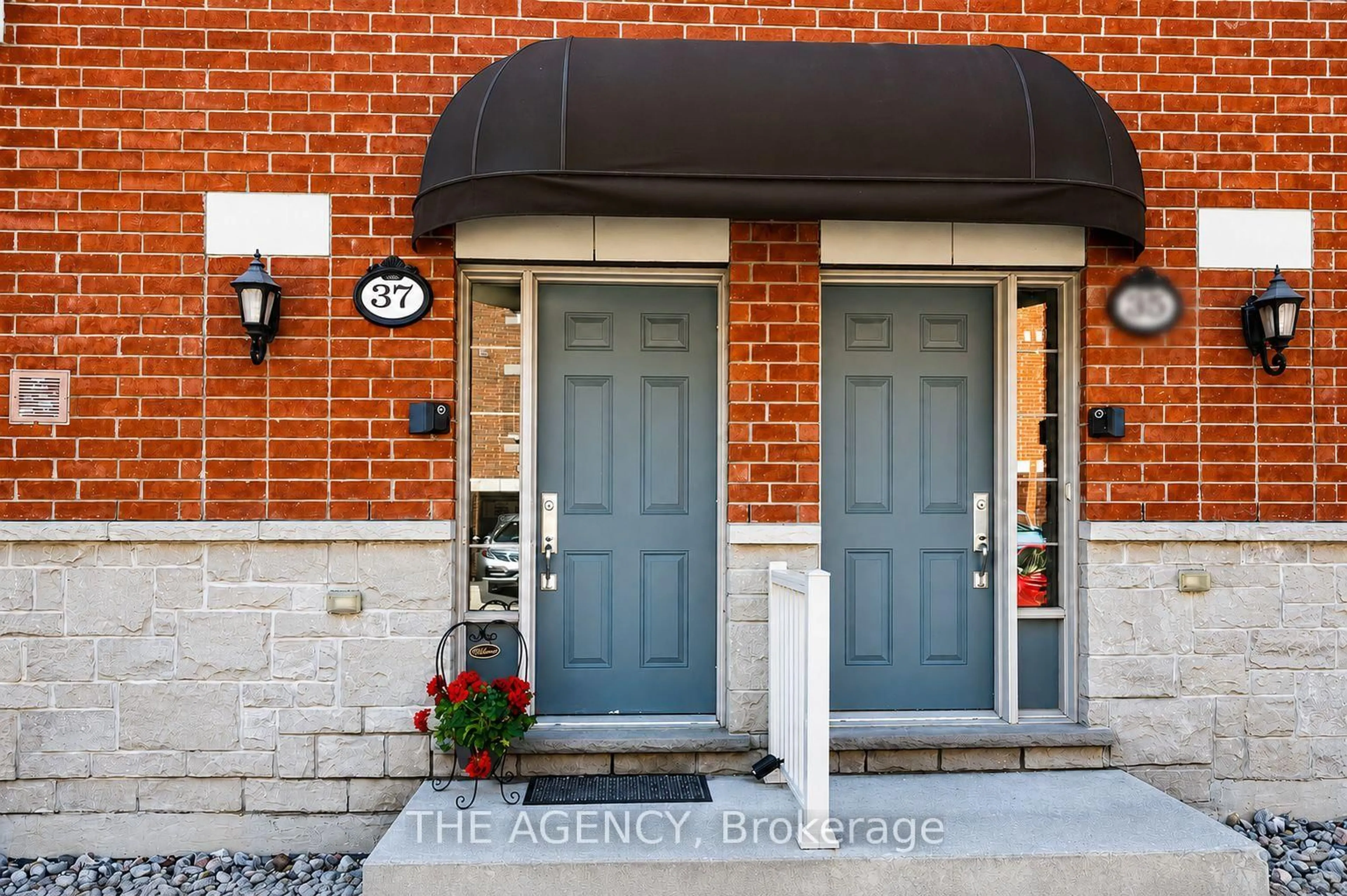 Indoor entryway for 37 Ormerod Lane, Richmond Hill Ontario L4S 0G3