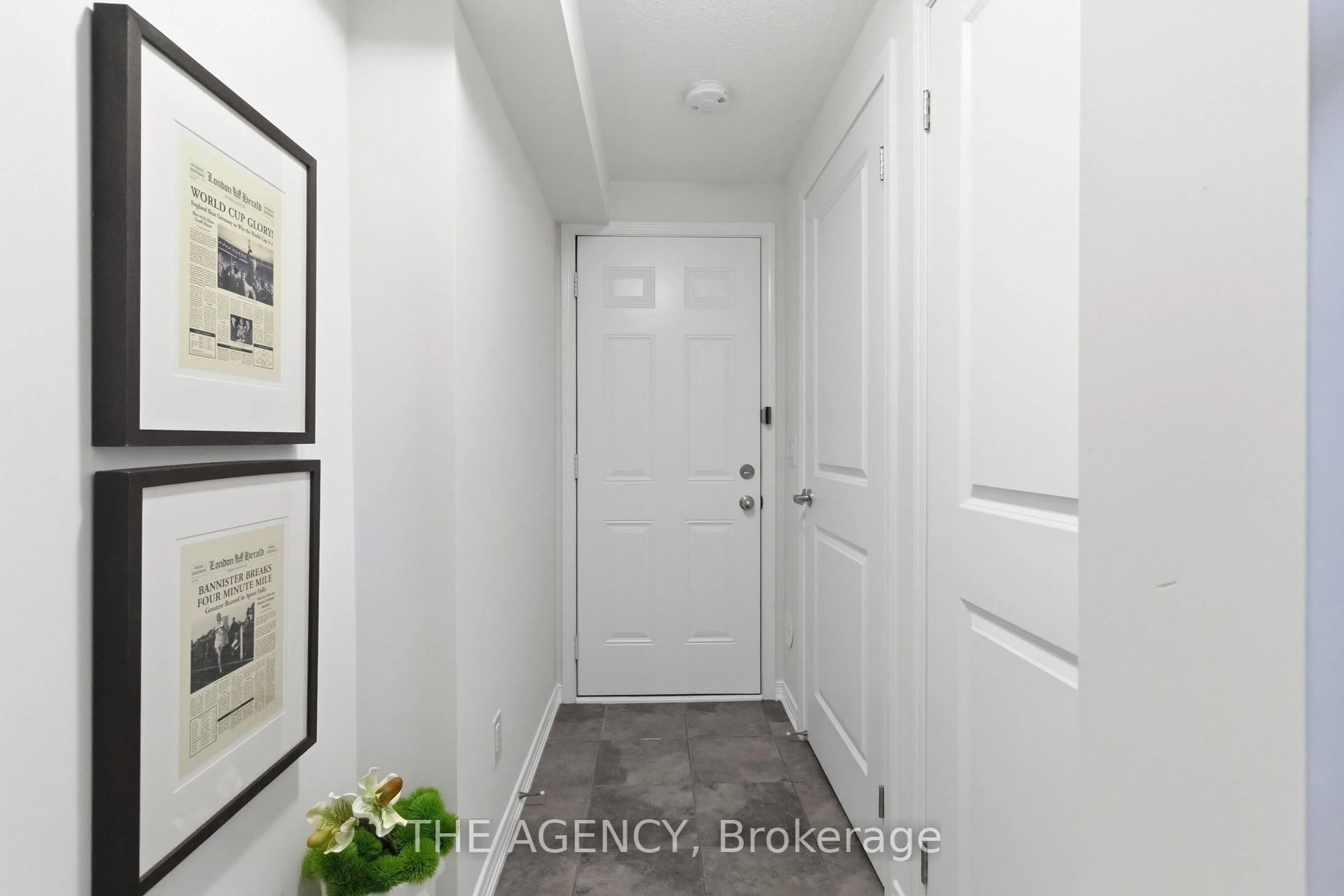 Indoor entryway for 37 Ormerod Lane, Richmond Hill Ontario L4S 0G3