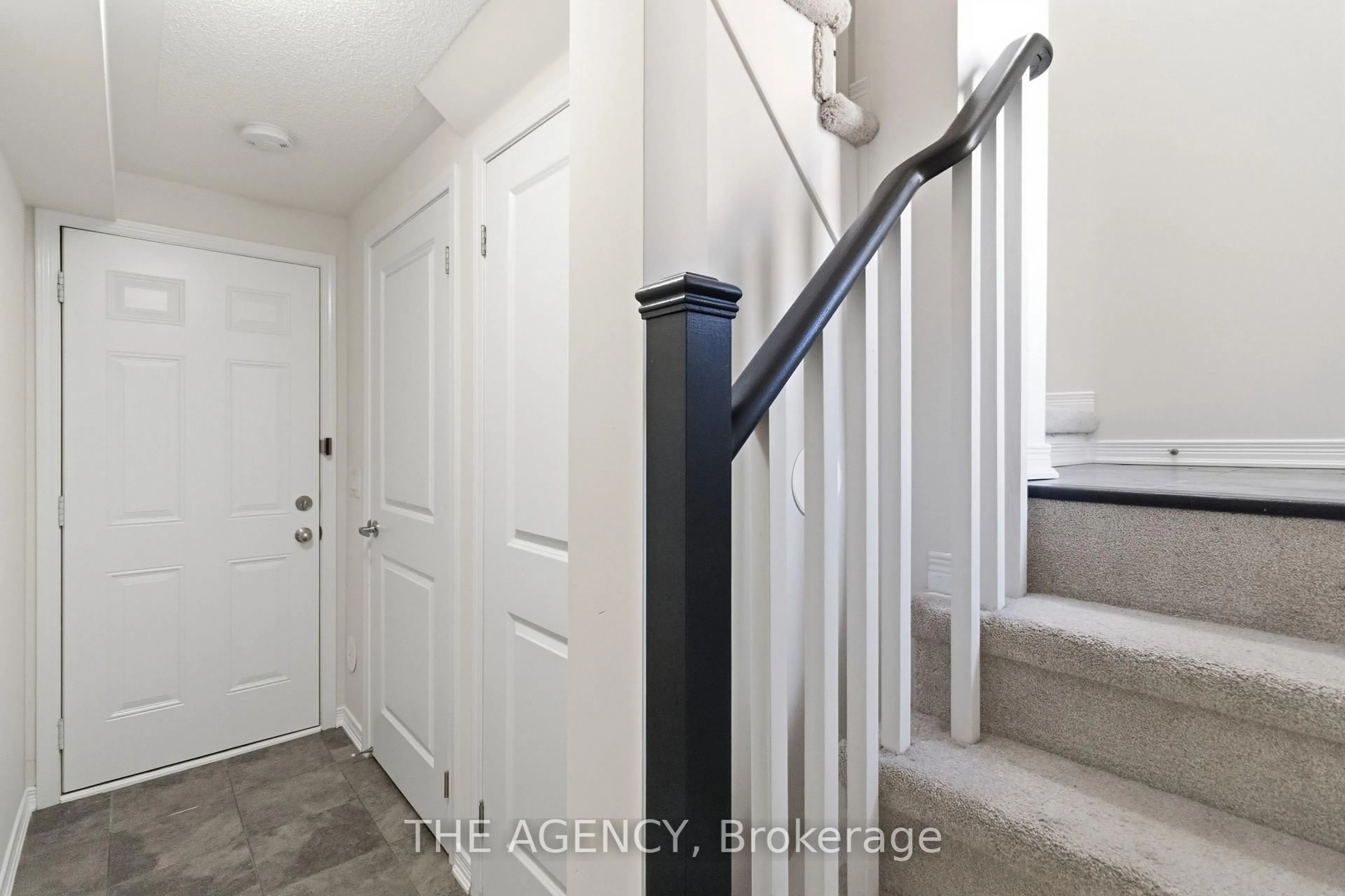 Indoor entryway for 37 Ormerod Lane, Richmond Hill Ontario L4S 0G3