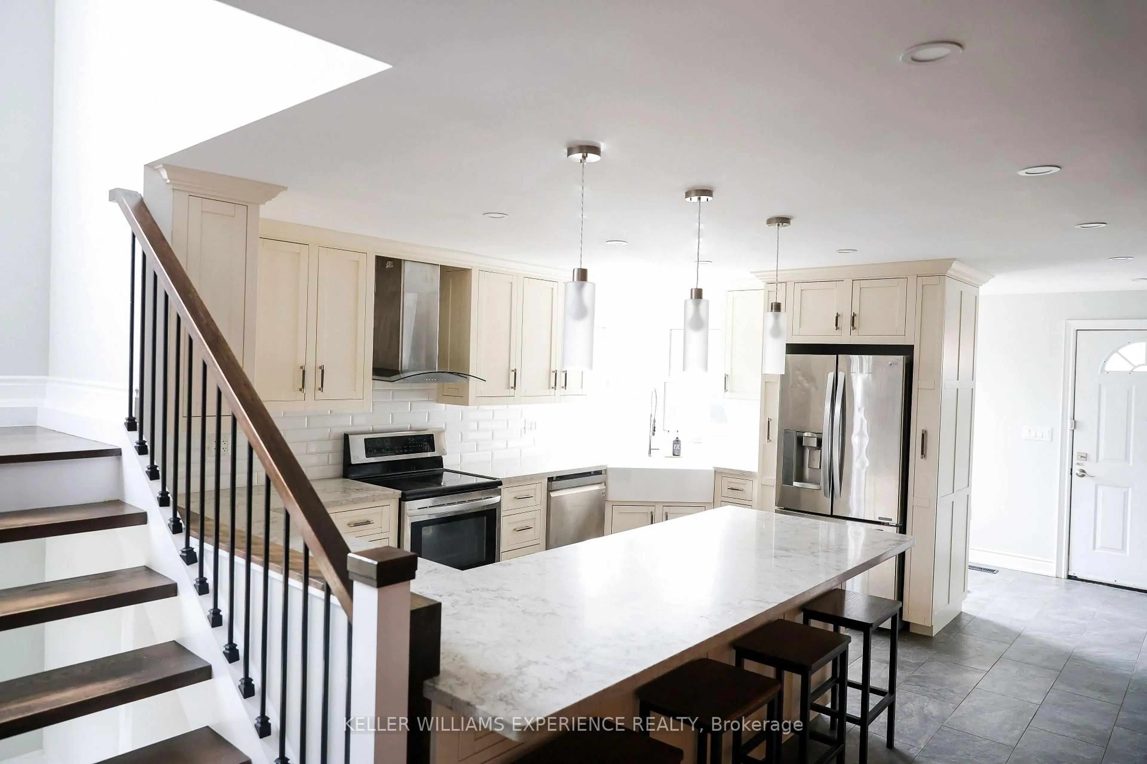Open concept kitchen, ceramic/tile floor for 2233 4th Line, Innisfil Ontario L0L 1K0