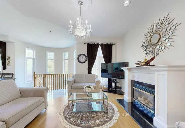 2 Lord Nelson Crt, Richmond Hill 5