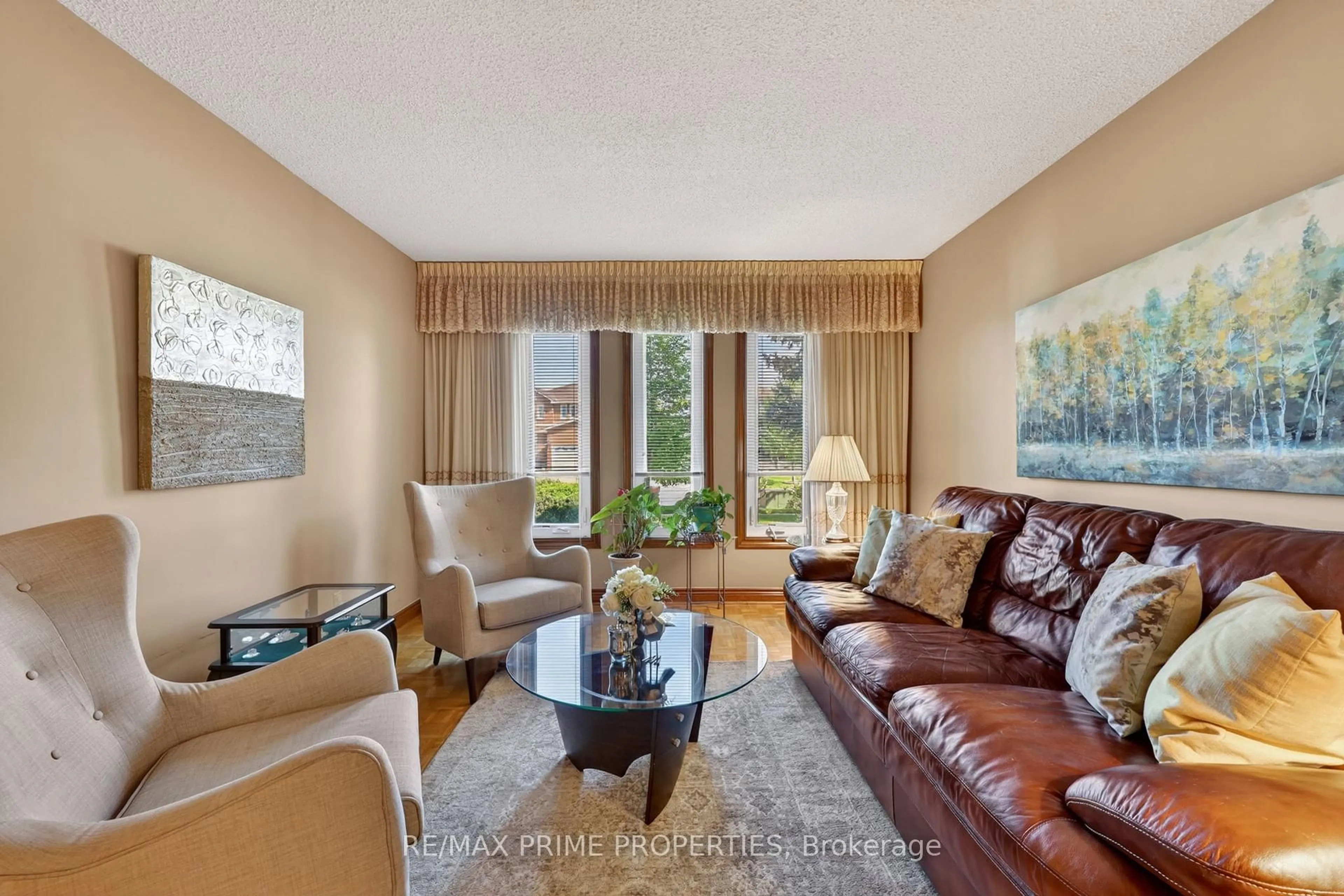 Living room with furniture, unknown for 15 Jimston Dr, Markham Ontario L3R 6S4