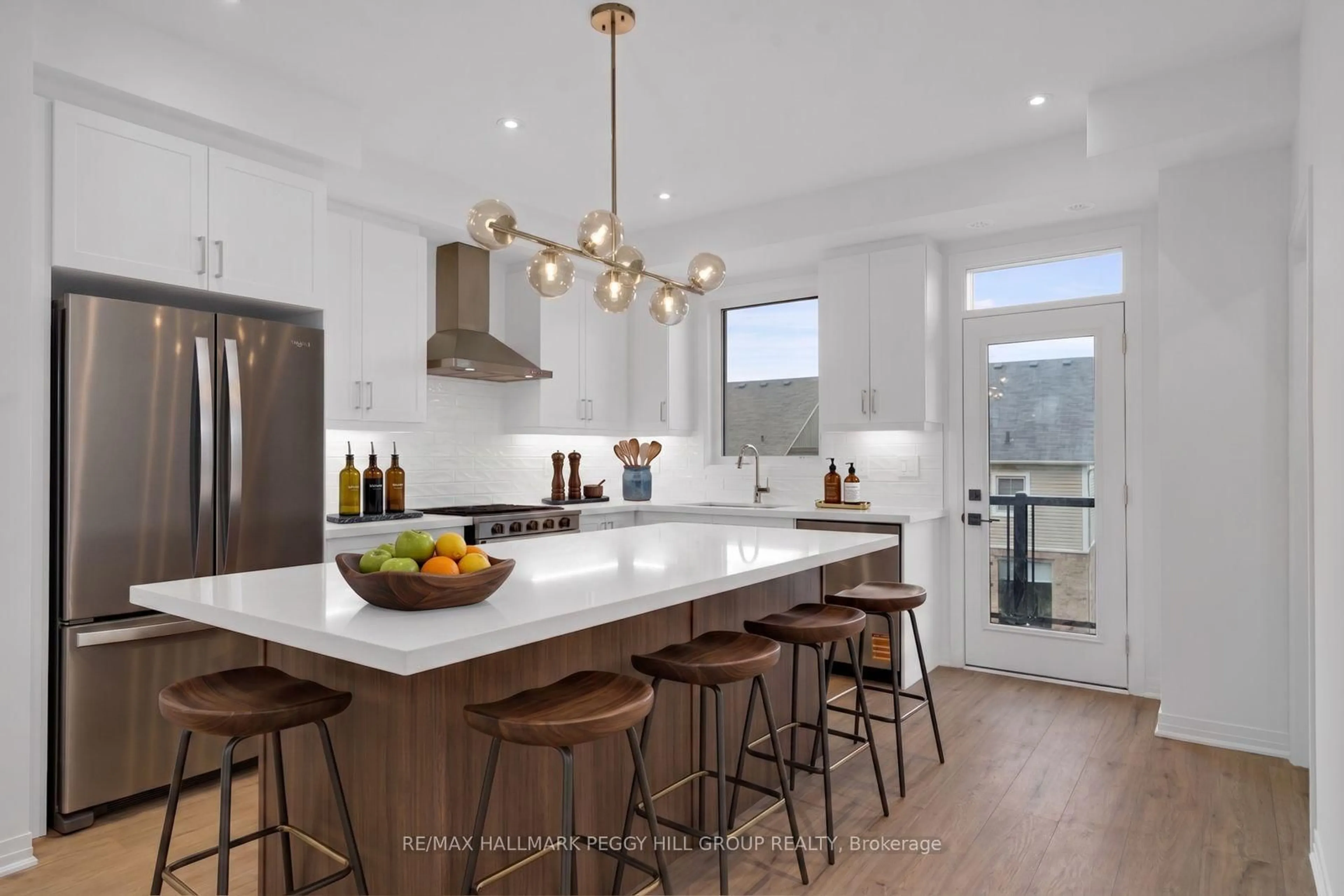Open concept kitchen, unknown for 48 Brandon Cres, New Tecumseth Ontario L0G 1W0