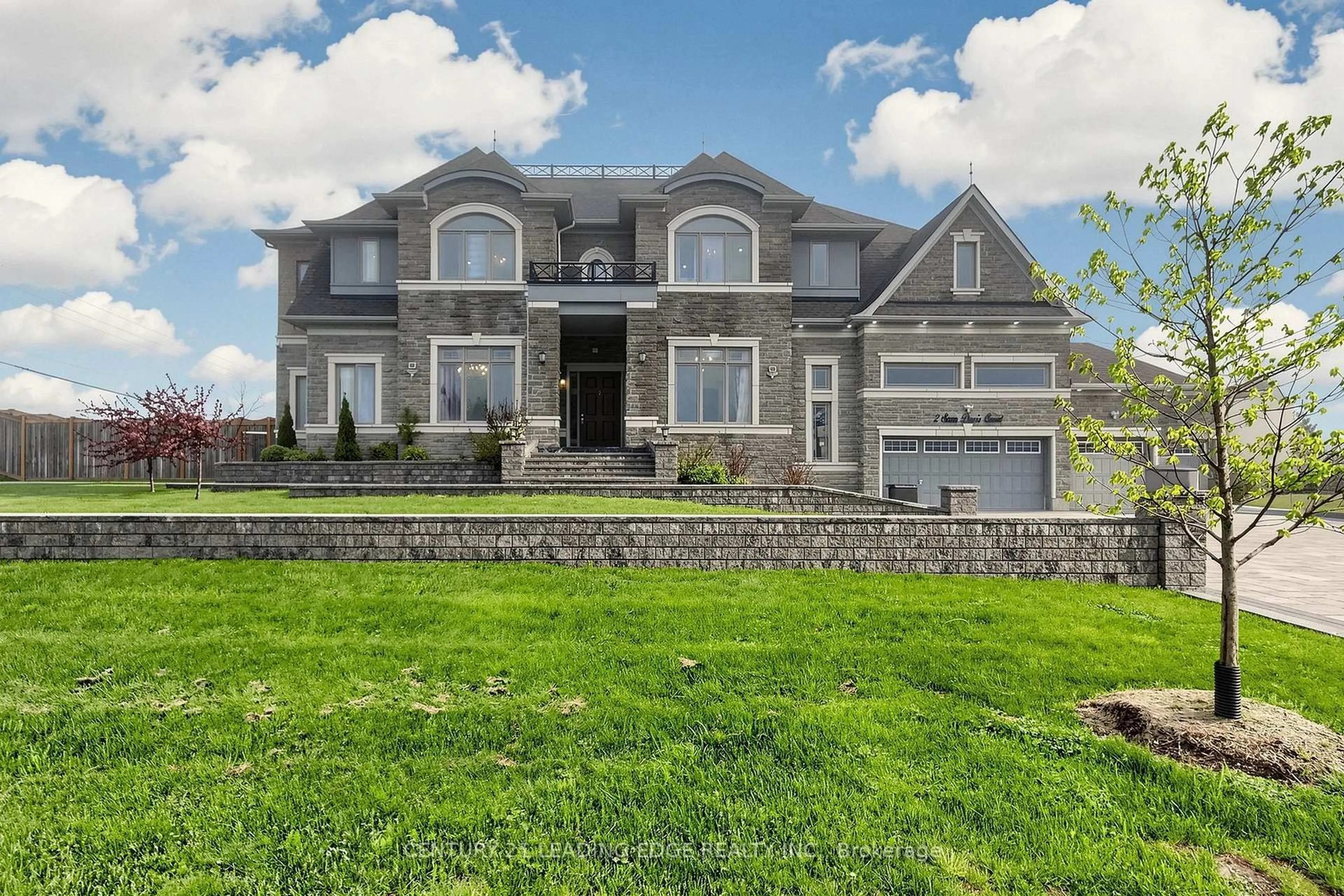 Home with brick exterior material, unknown for 2 Sam Davis Crt, Whitchurch-Stouffville Ontario L4A 4R4