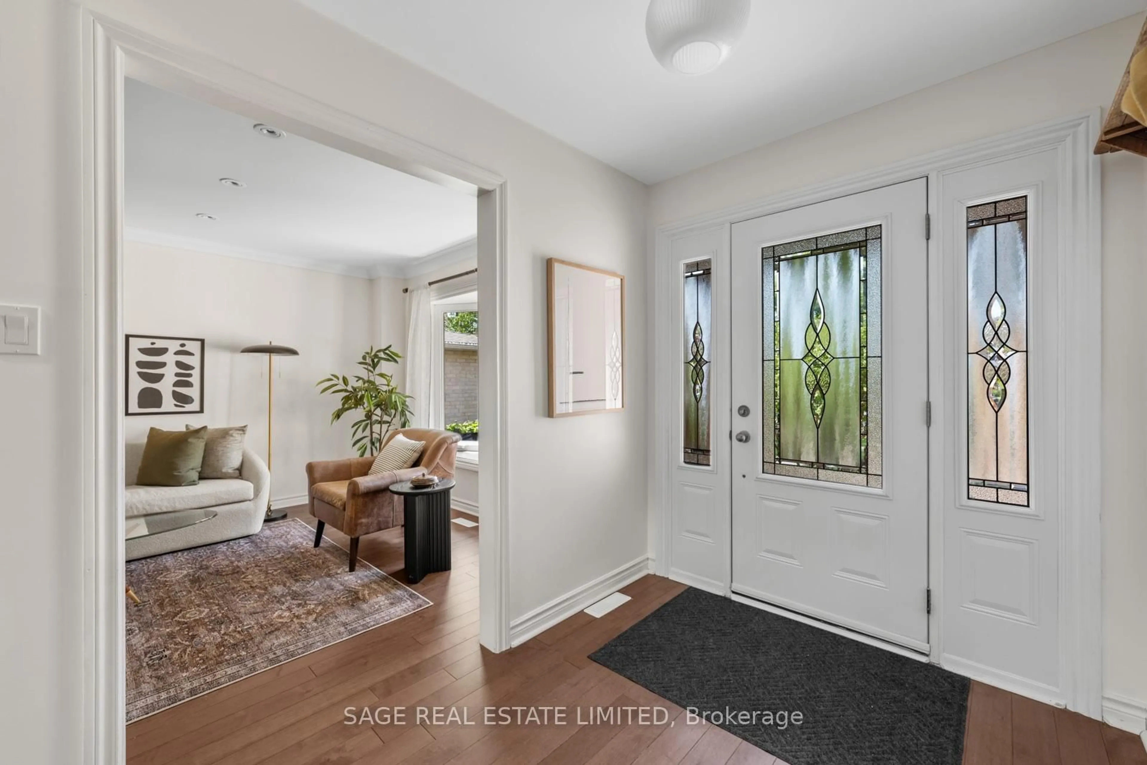 Indoor entryway for 682 Leslie Valley Dr, Newmarket Ontario L3Y 7J5