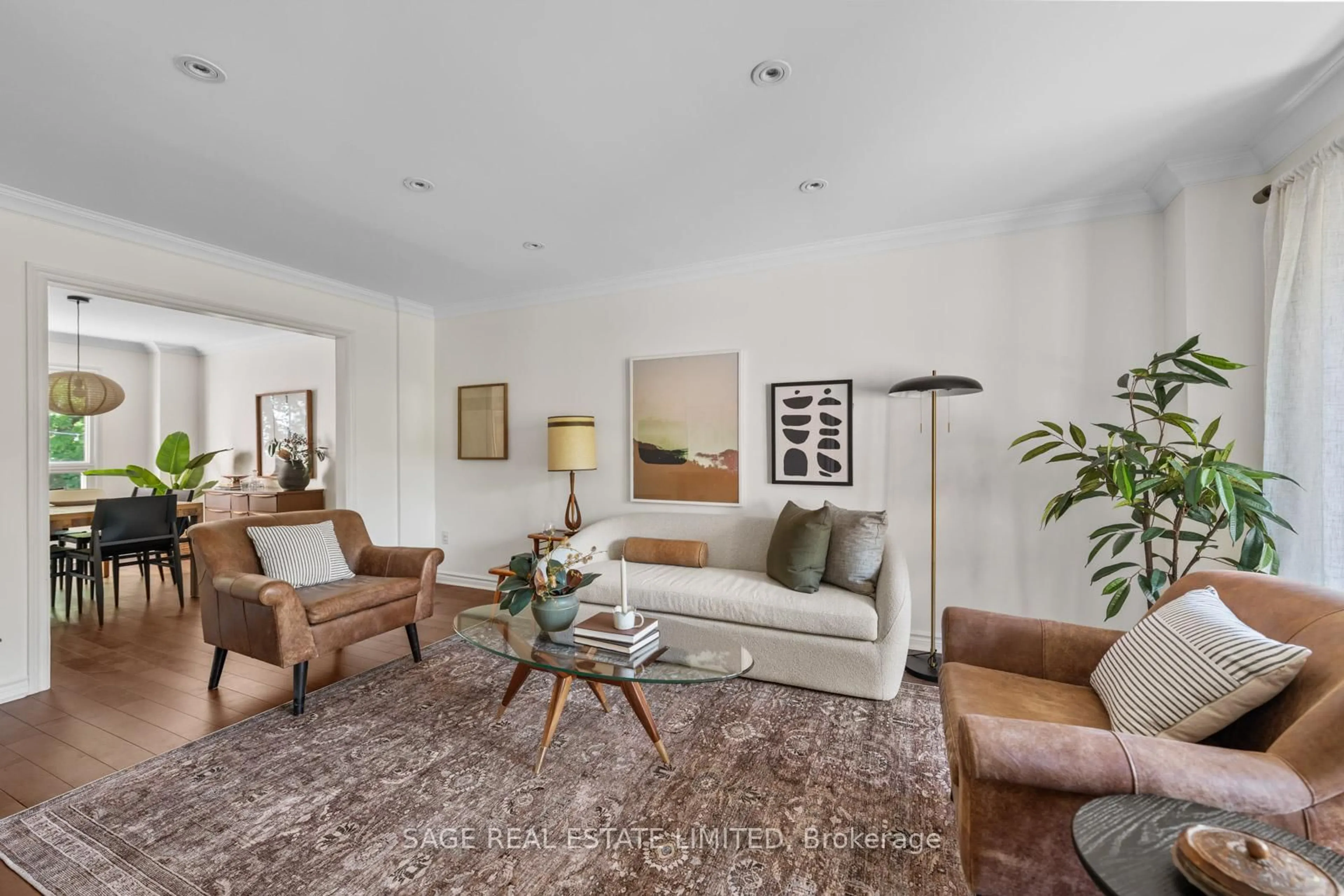 Living room with furniture, unknown for 682 Leslie Valley Dr, Newmarket Ontario L3Y 7J5