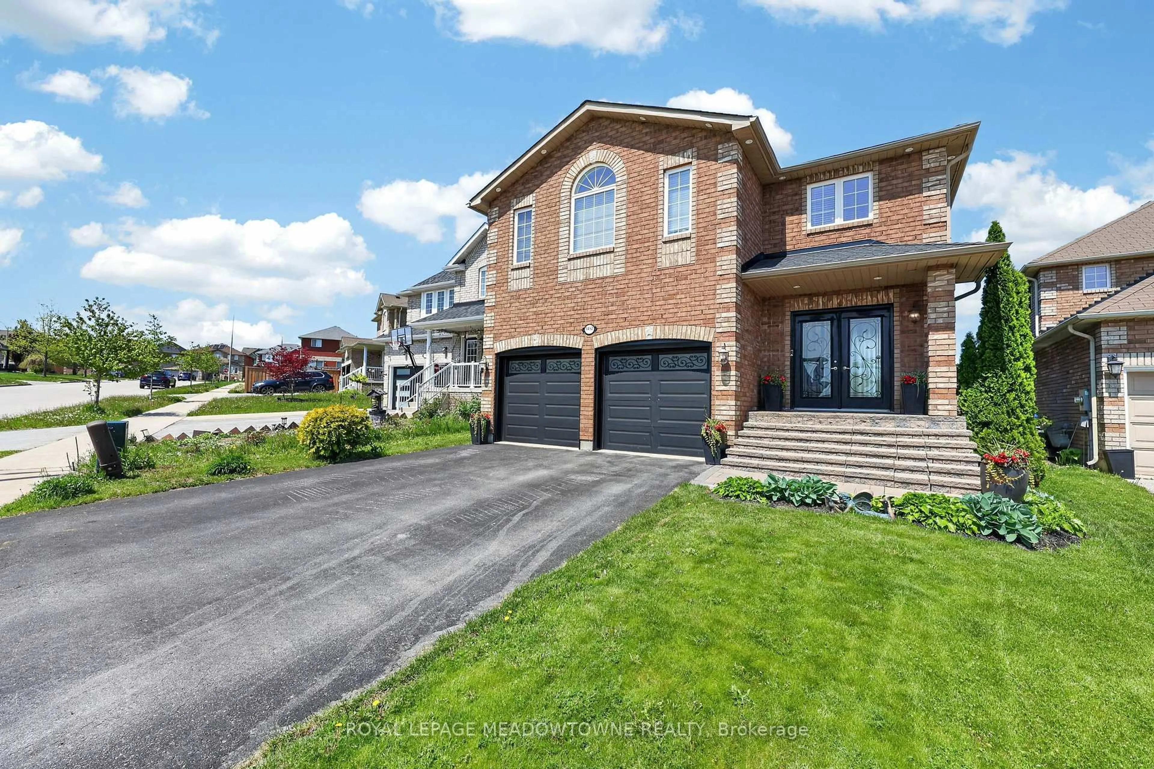 Home with brick exterior material, street for 1452 Bassingthwaite Crt, Innisfil Ontario L9S 0E1