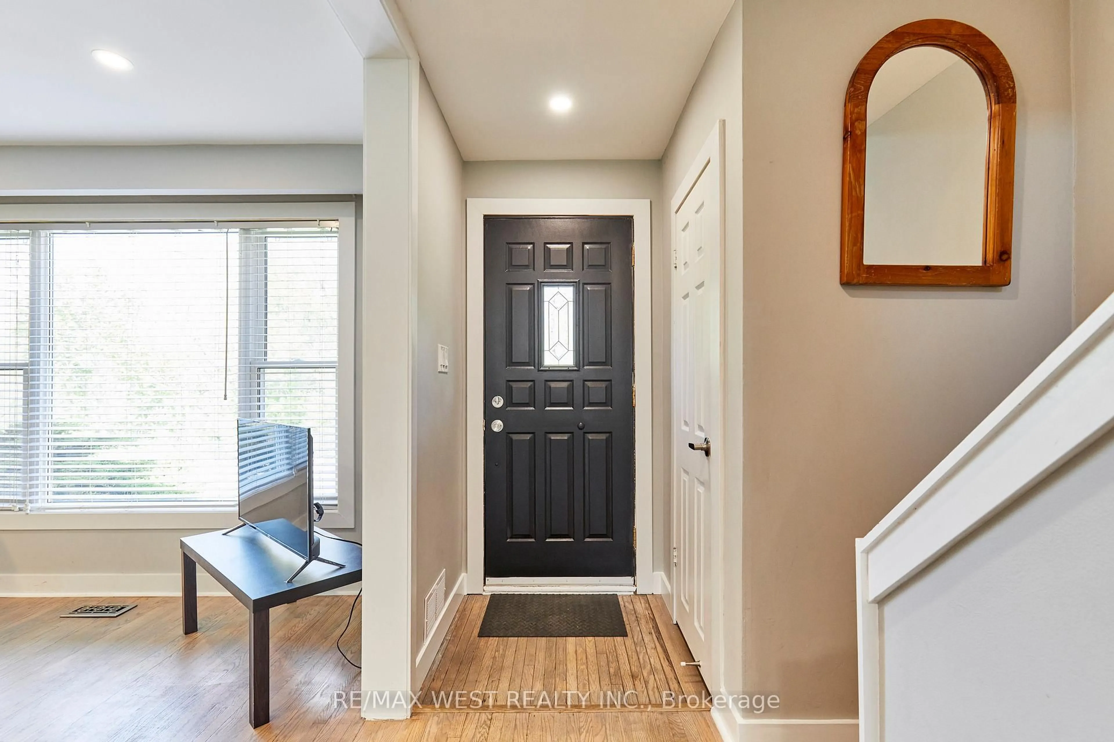 Indoor entryway for 20 Mill St, Markham Ontario L3P 1K9