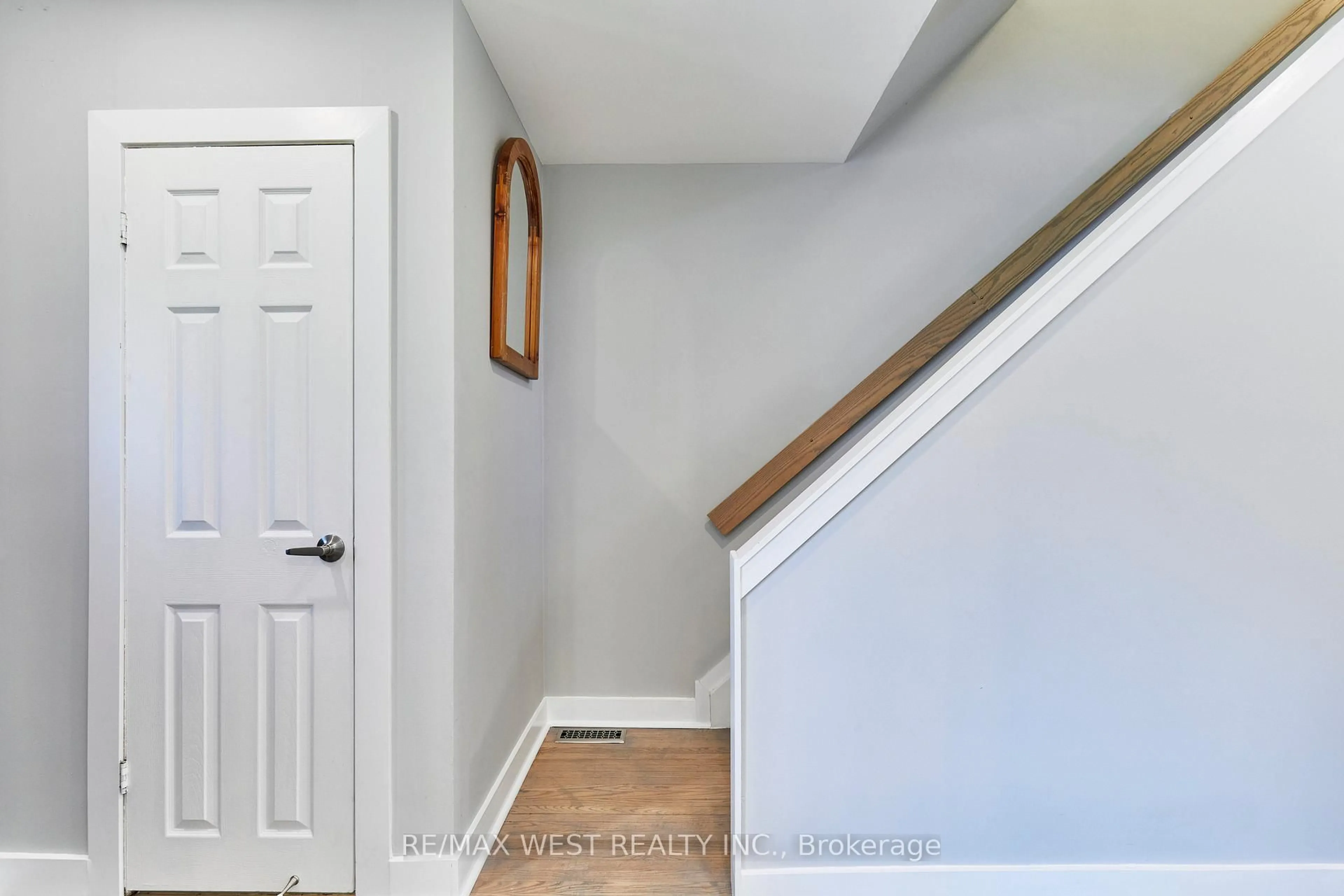 Indoor entryway for 20 Mill St, Markham Ontario L3P 1K9