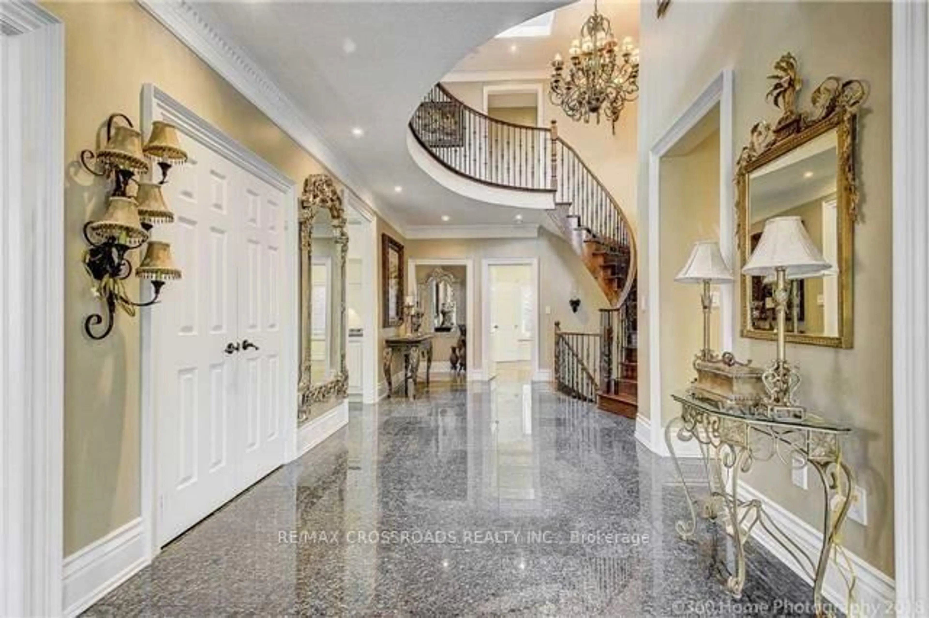 Indoor foyer for 2 Mumberson Crt, Markham Ontario L6C 1Y4