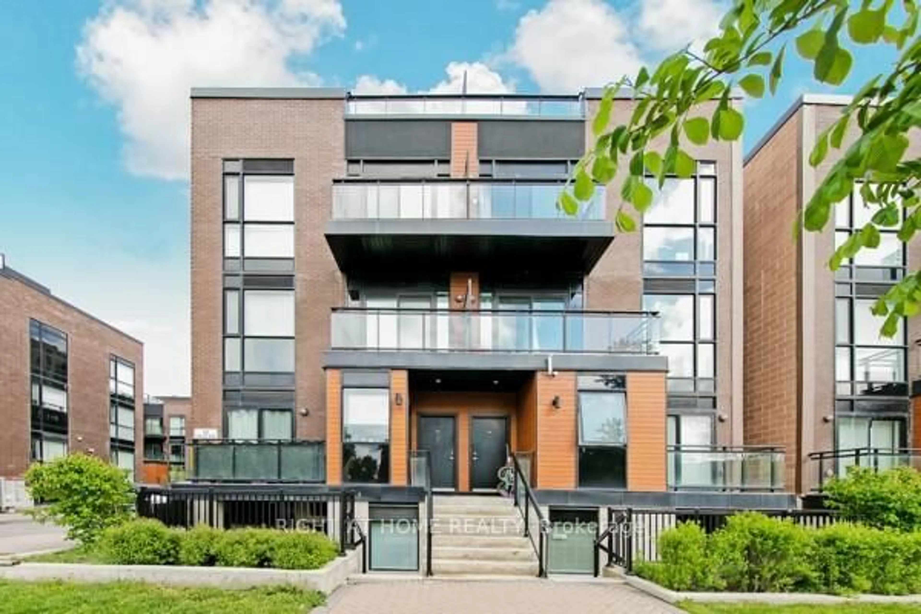 Unknown for 32 Coles Ave #F1103, Vaughan Ontario L4L 0J1