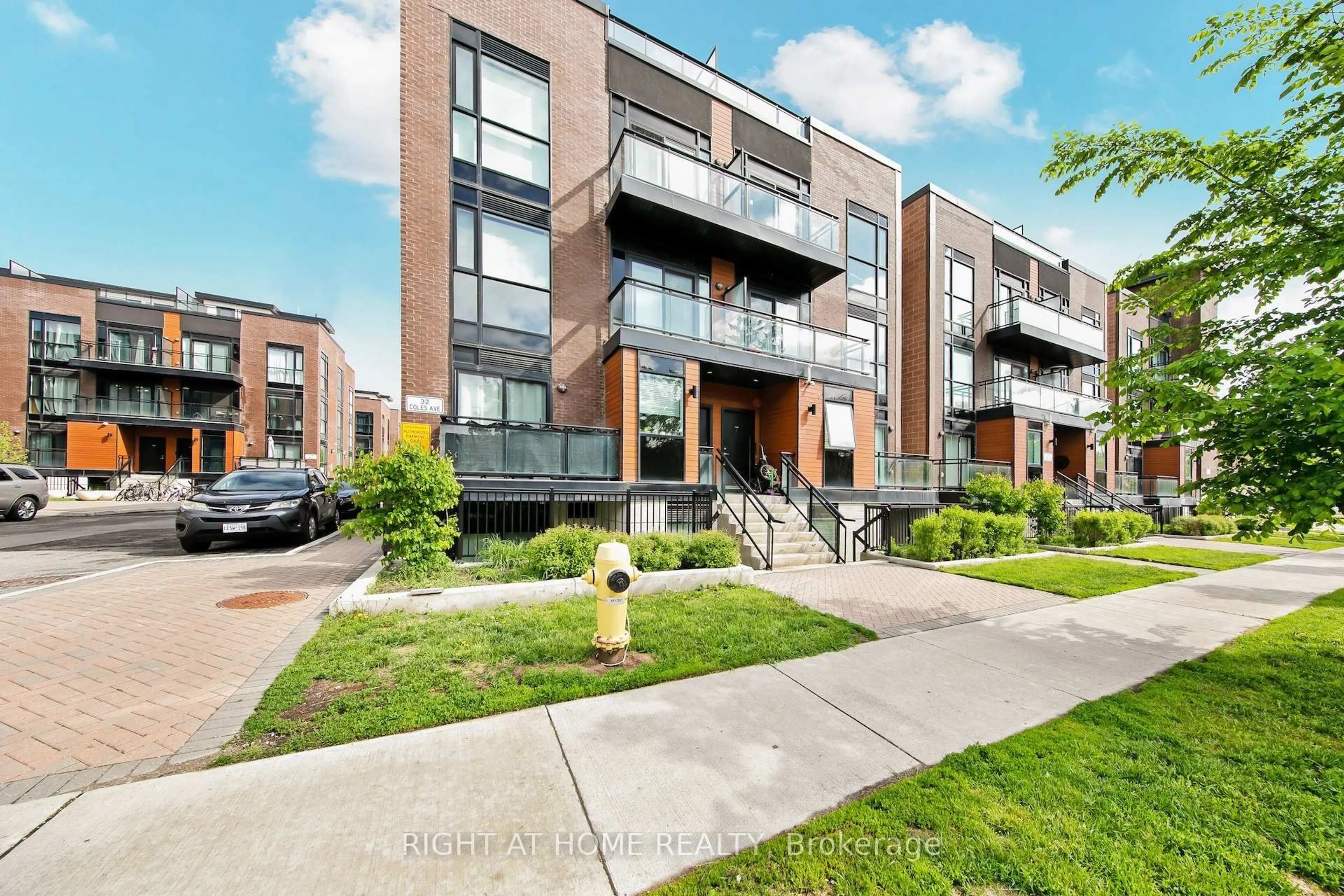 Home with brick exterior material, street for 32 Coles Ave #F1103, Vaughan Ontario L4L 0J1