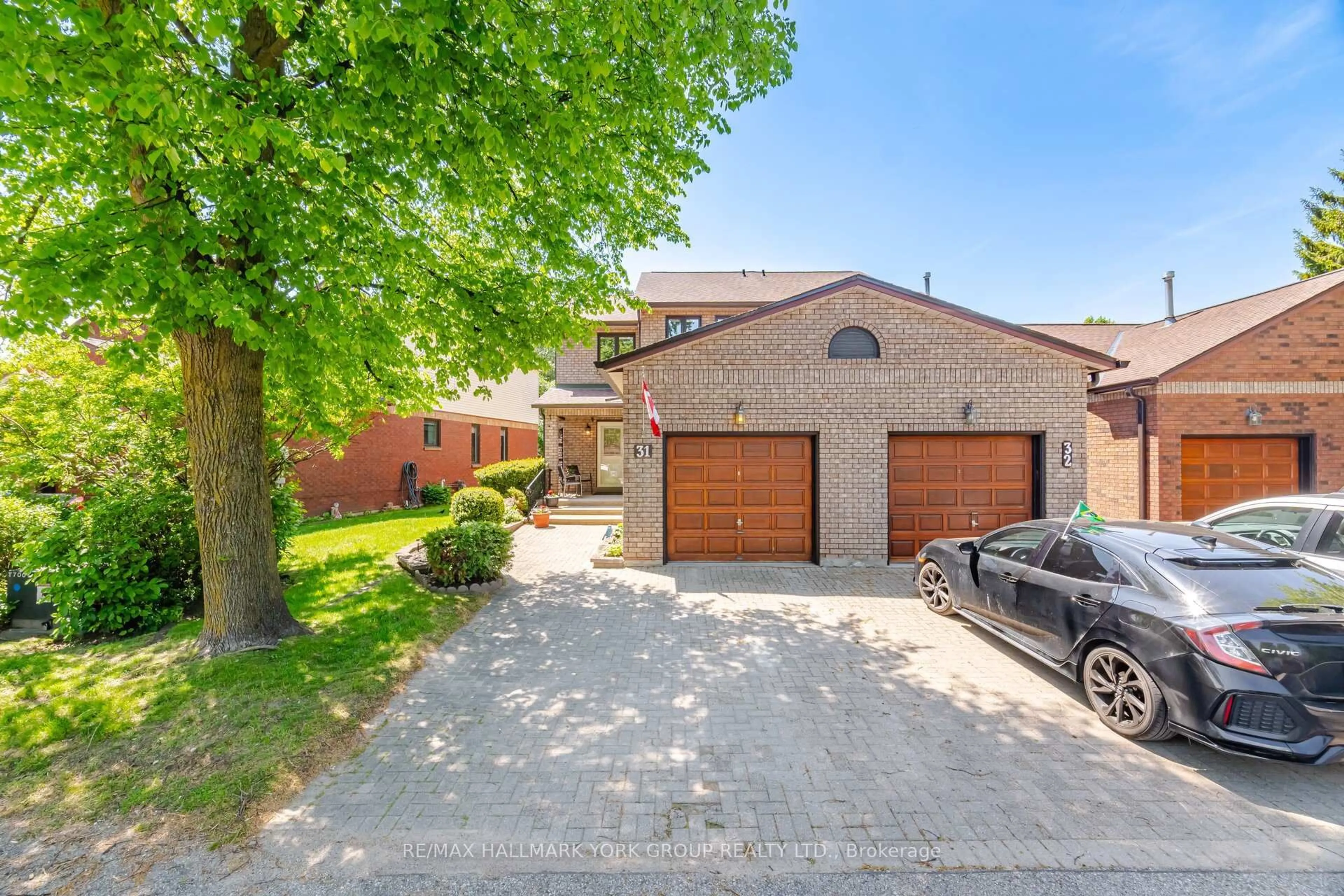 A pic from outside/outdoor area/front of a property/back of a property/a pic from drone, street for 31 Parkette Dr #15, New Tecumseth Ontario L9R 1R7