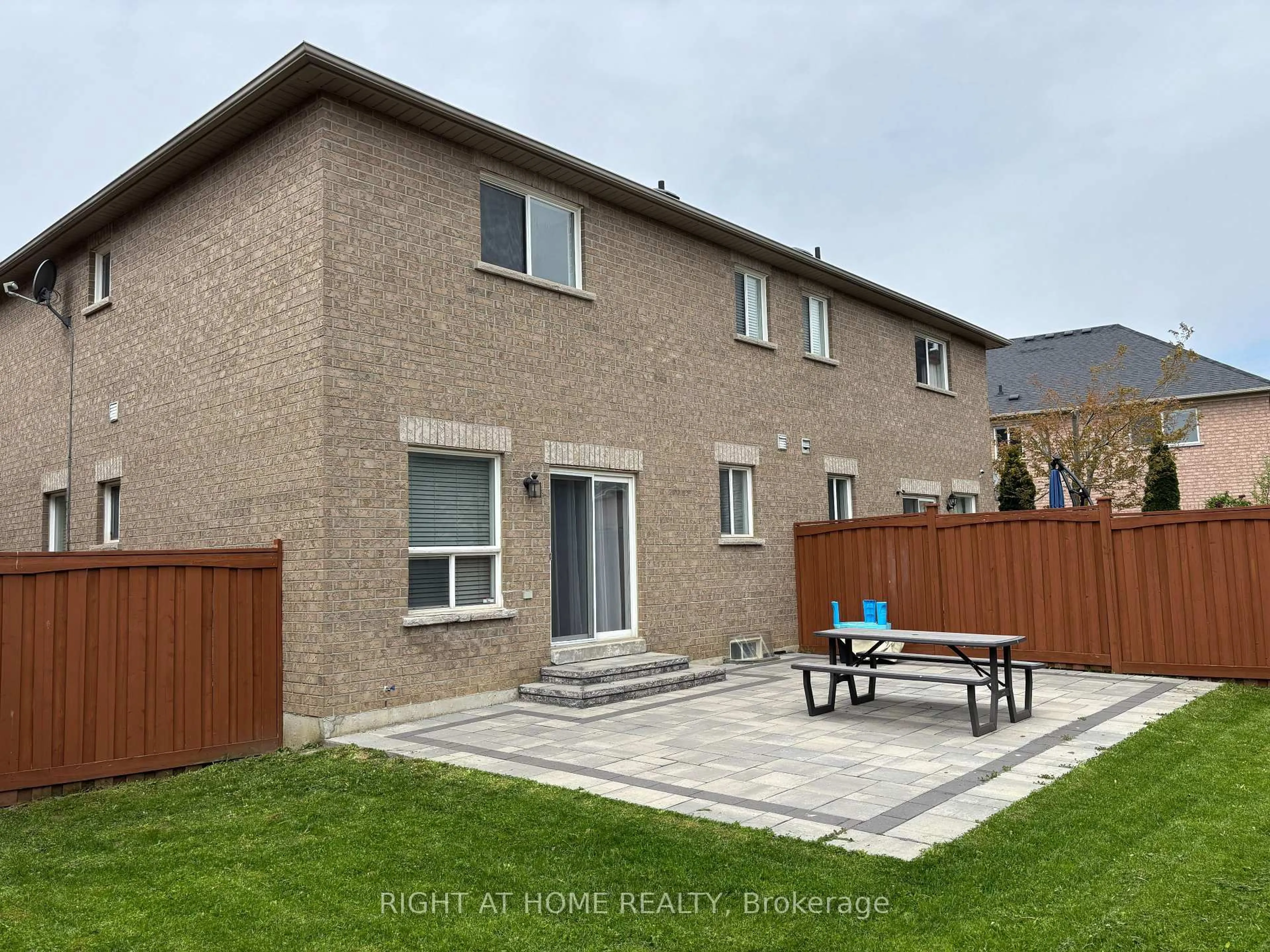 Unknown for 98 Wheelwright Dr, Richmond Hill Ontario L4E 5A1