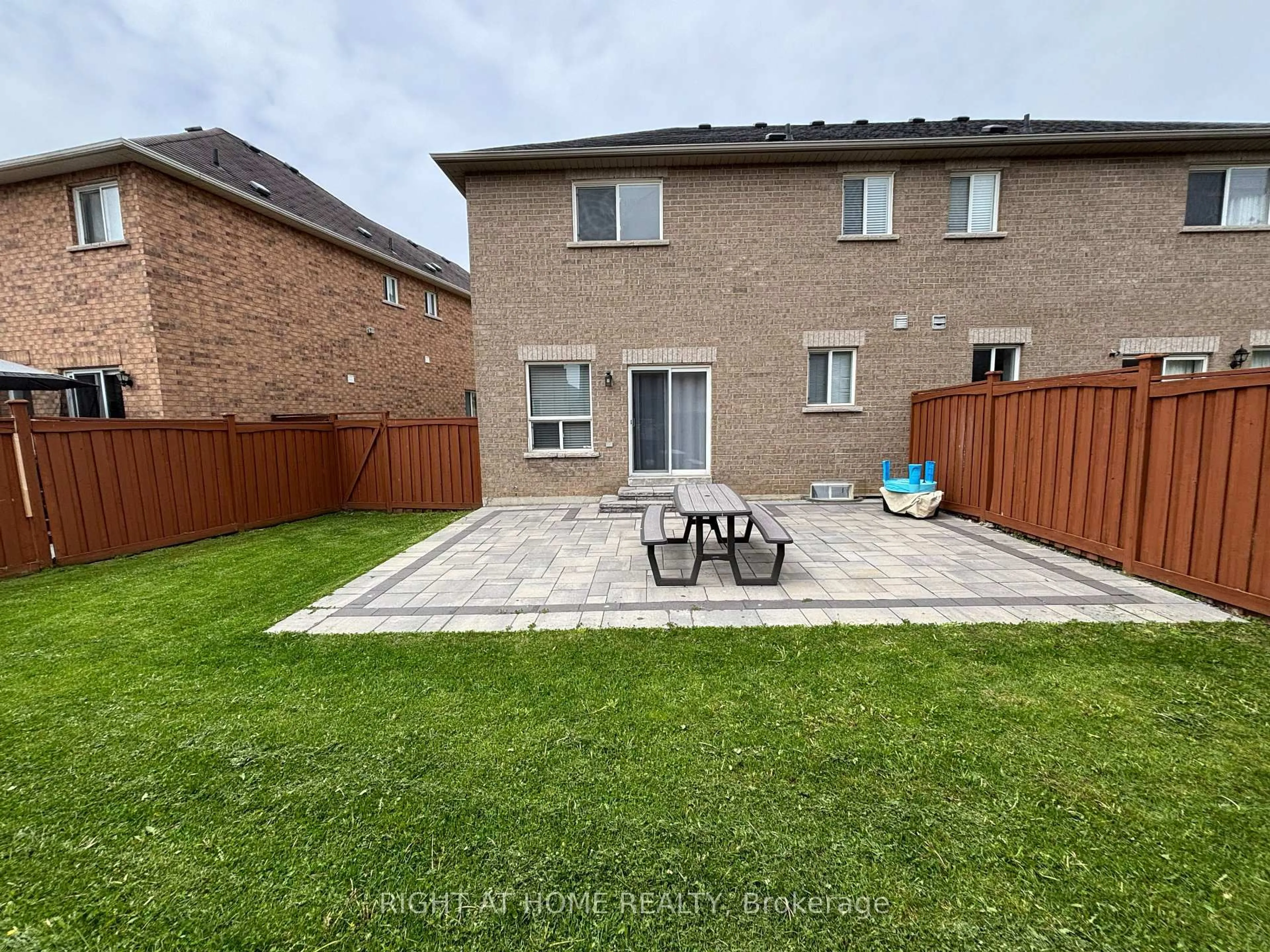 Patio, street for 98 Wheelwright Dr, Richmond Hill Ontario L4E 5A1