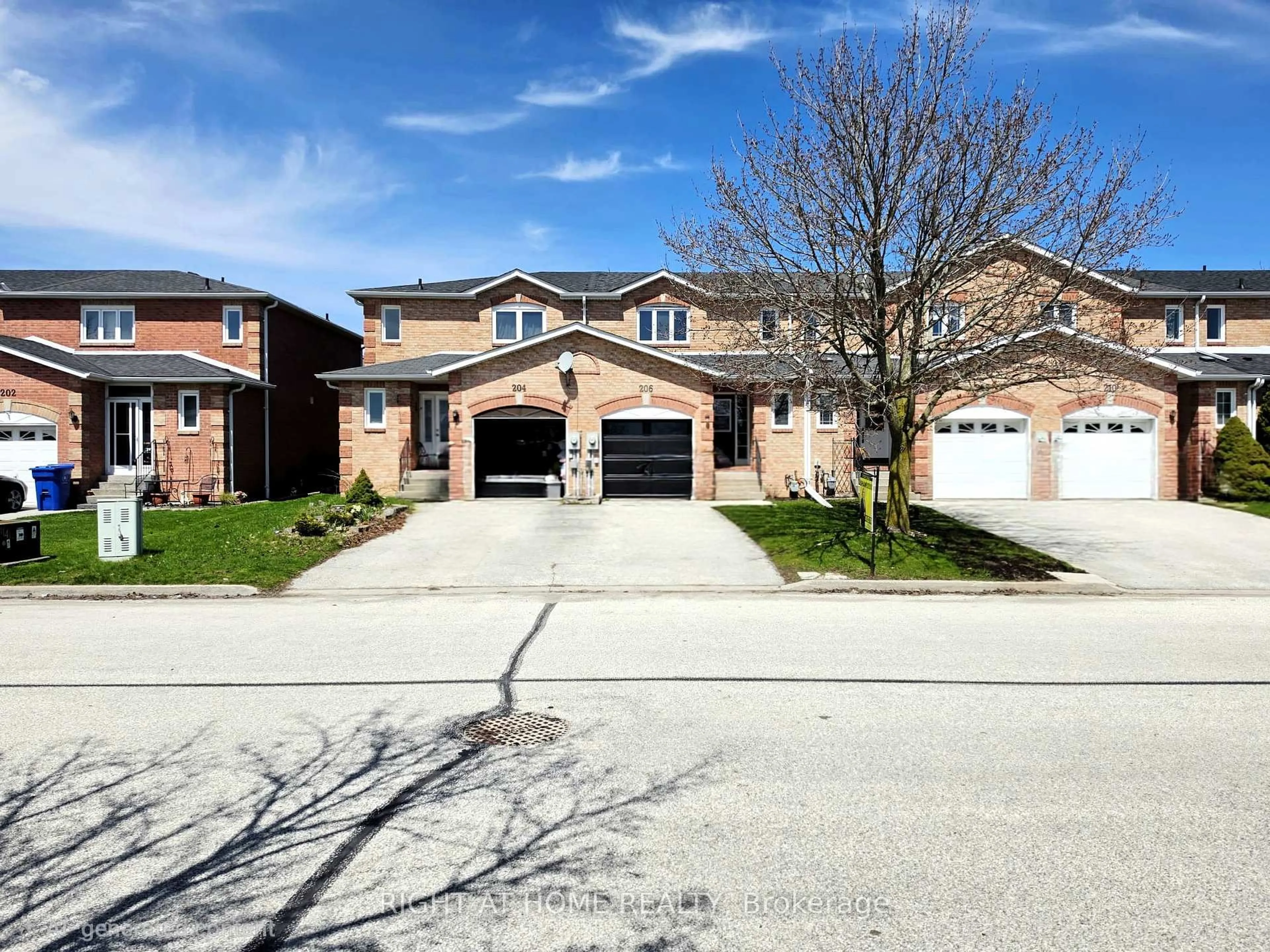 Home with brick exterior material, street for 206 Fairwood Dr, Georgina Ontario L4P 3Y5