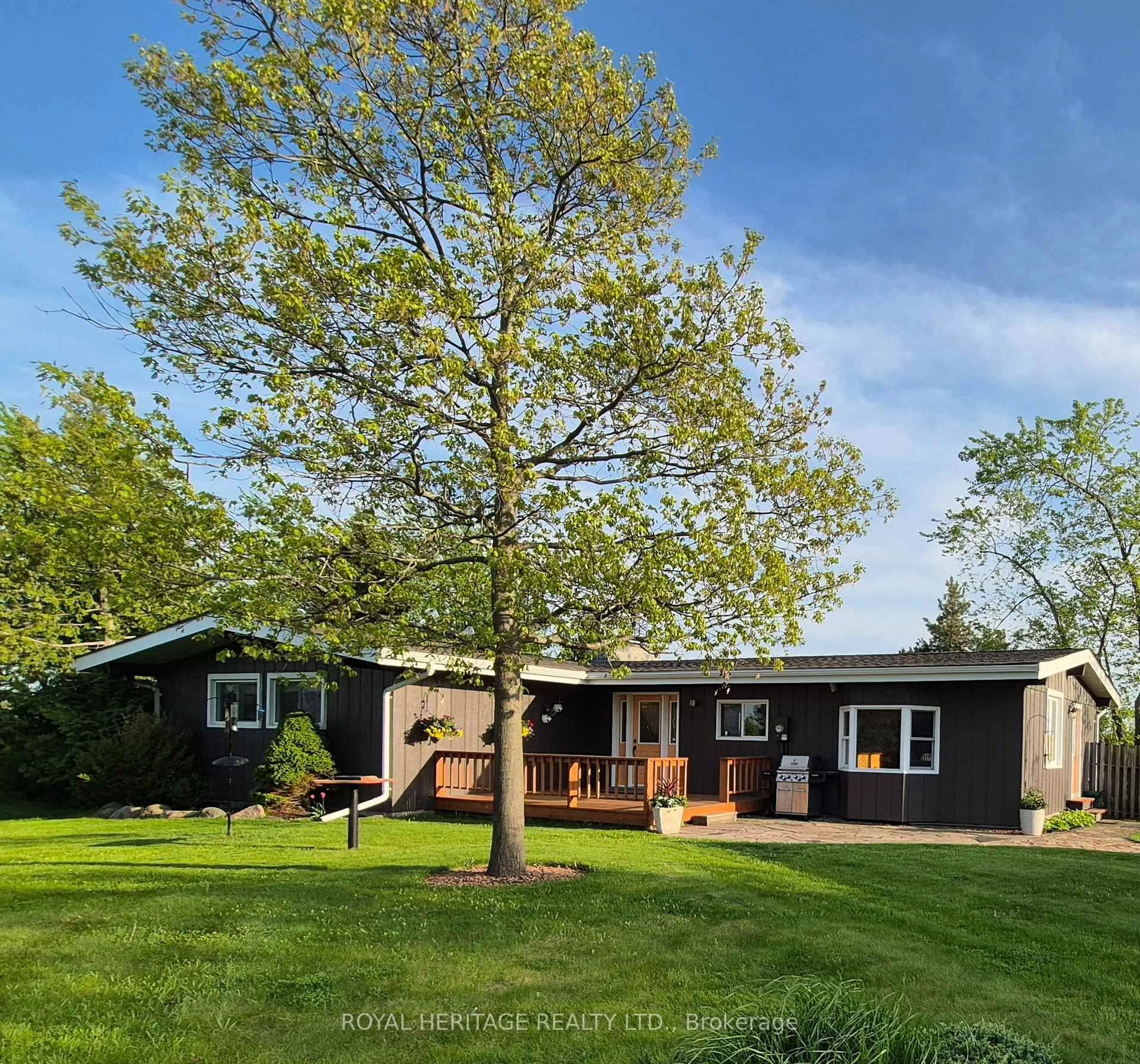 A pic from outside/outdoor area/front of a property/back of a property/a pic from drone, street for 815 Wagg Rd, Uxbridge Ontario L9P 0K9