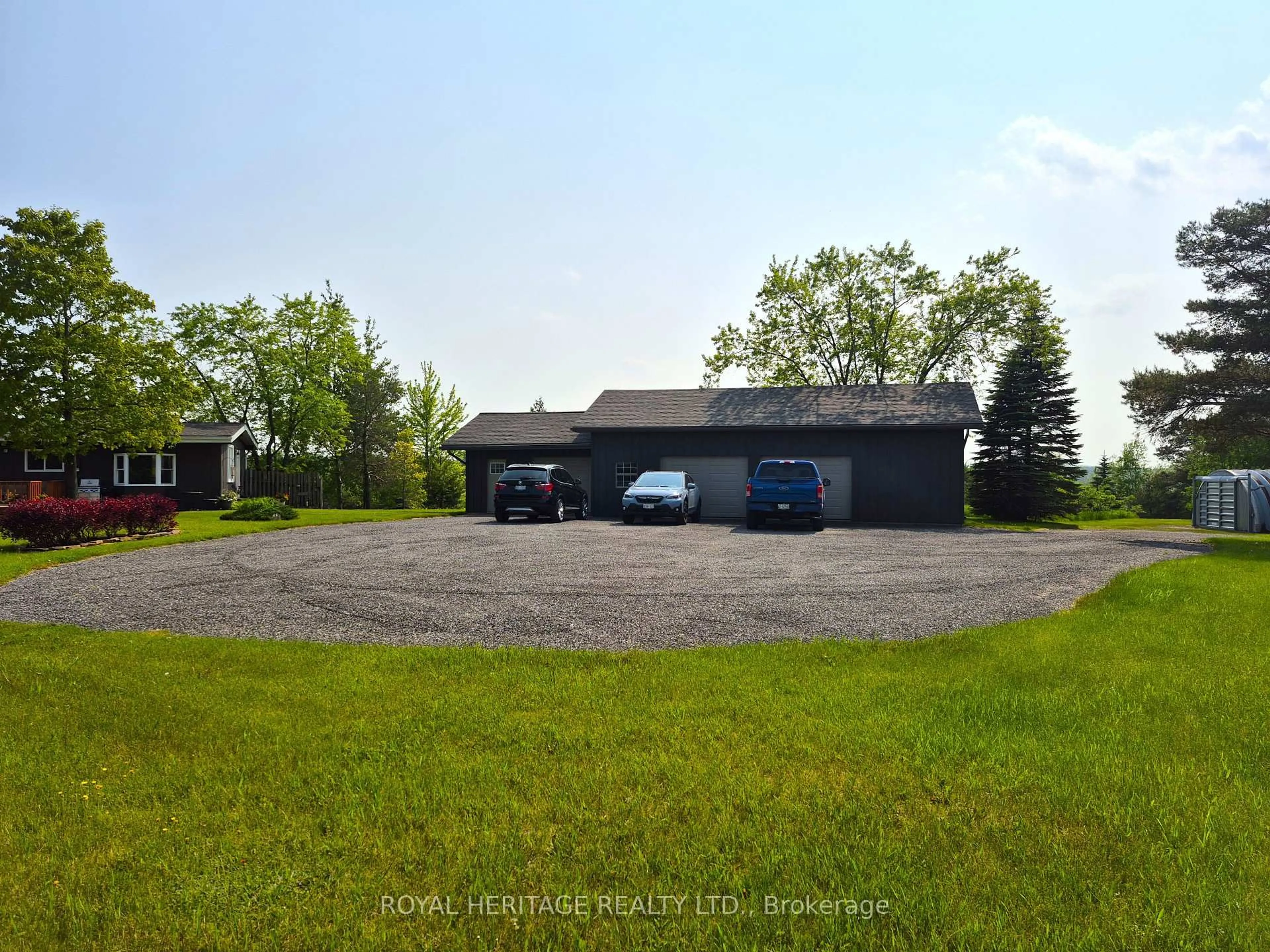 A pic from outside/outdoor area/front of a property/back of a property/a pic from drone, street for 815 Wagg Rd, Uxbridge Ontario L9P 0K9