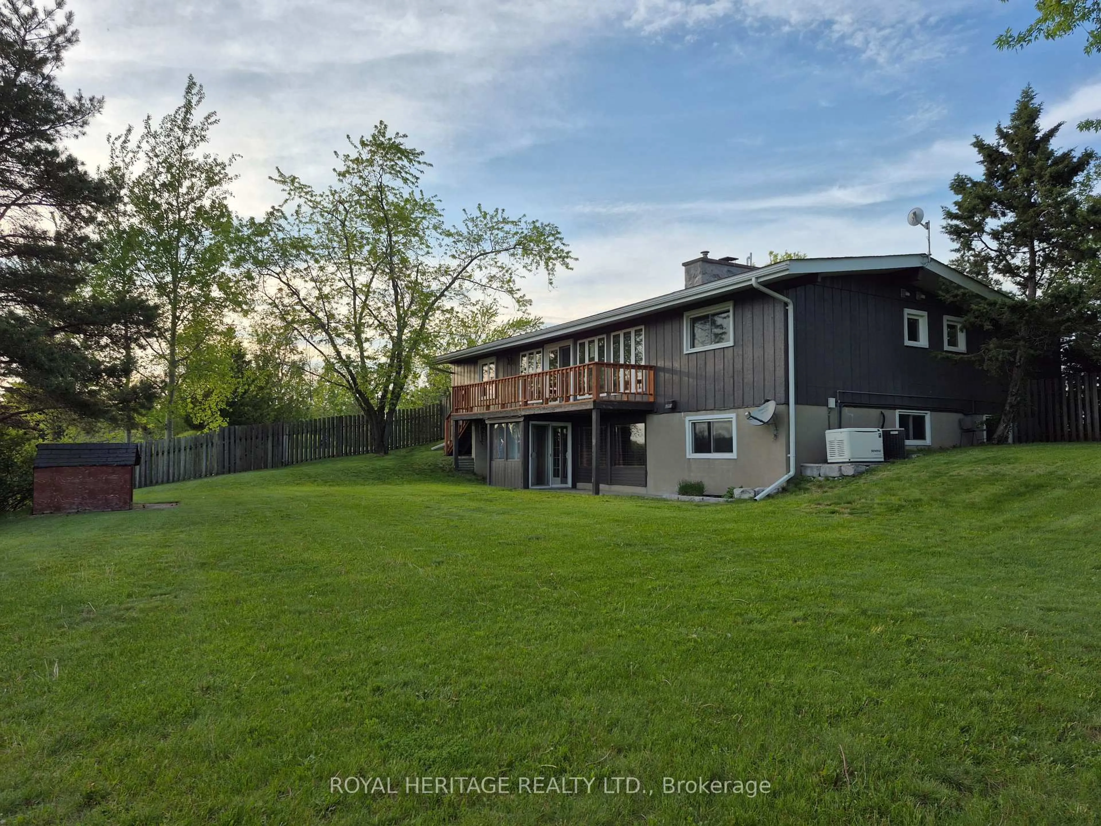 A pic from outside/outdoor area/front of a property/back of a property/a pic from drone, mountain view for 815 Wagg Rd, Uxbridge Ontario L9P 0K9