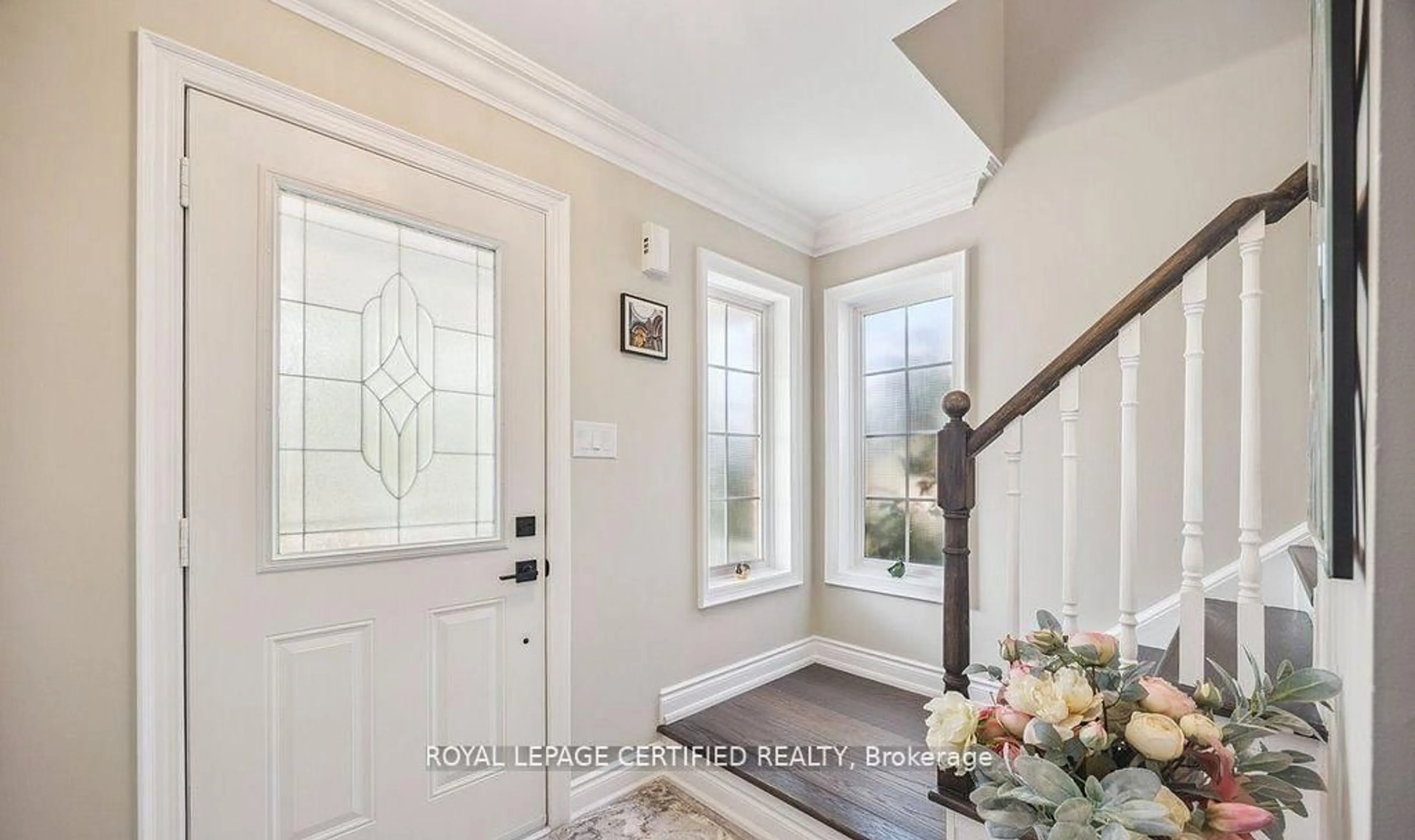 Indoor entryway for 1286 Forest St, Innisfil Ontario L9S 1Z7