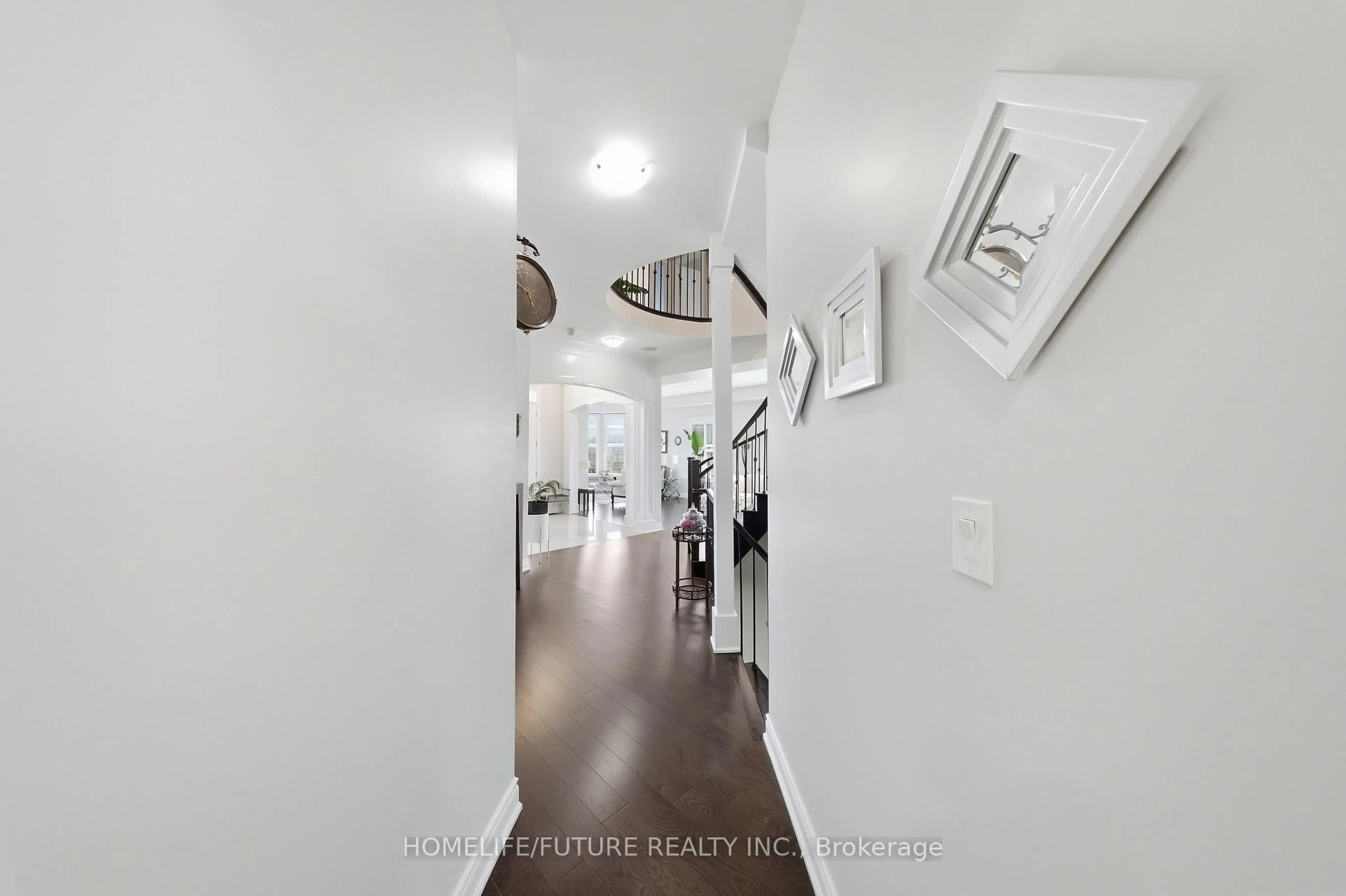 Indoor foyer for 9 Stonesthrow Cres, Uxbridge Ontario L0C 1A0