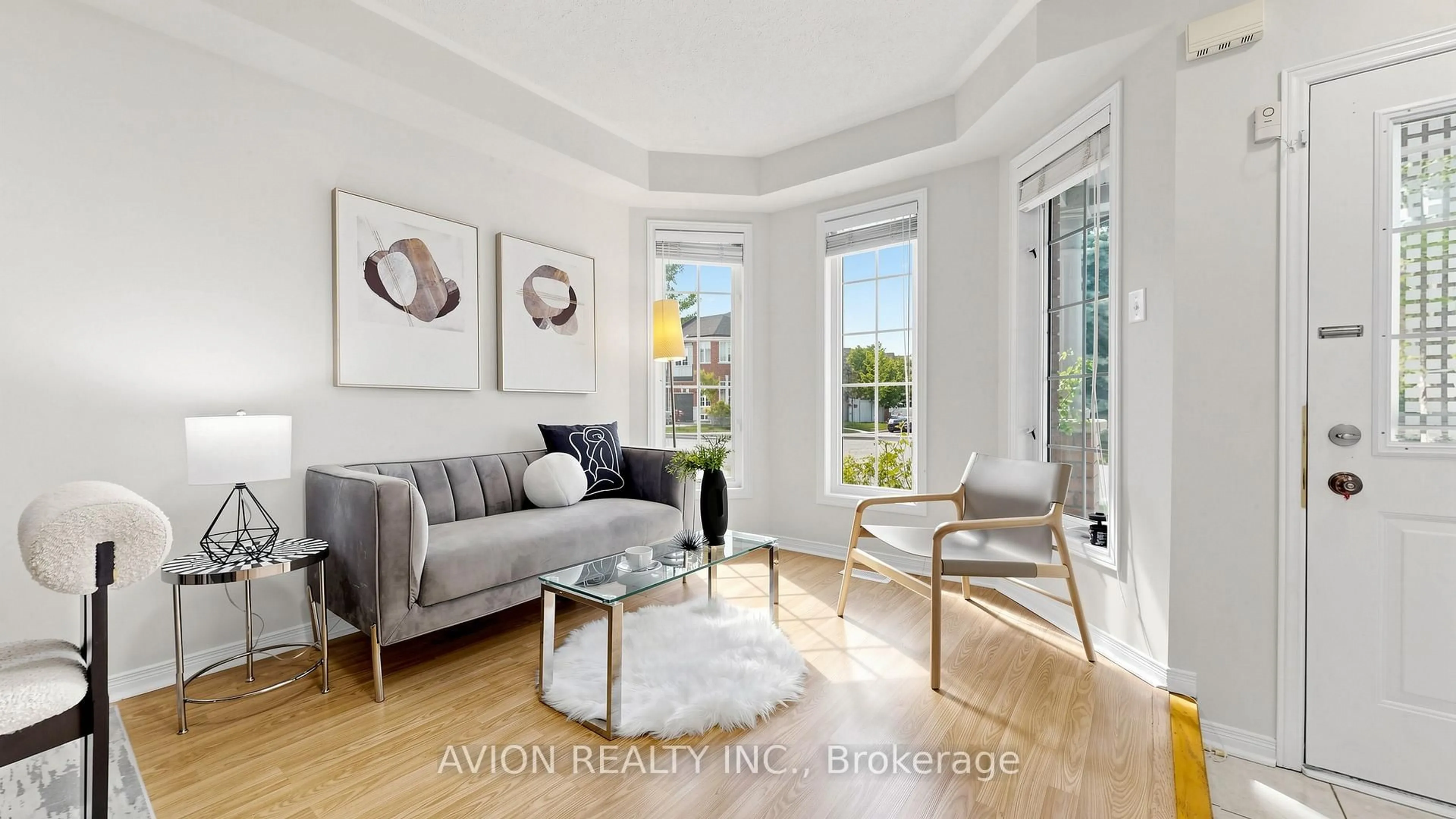 Living room with furniture, wood/laminate floor for 12 Rideau Dr, Richmond Hill Ontario L4B 4P5