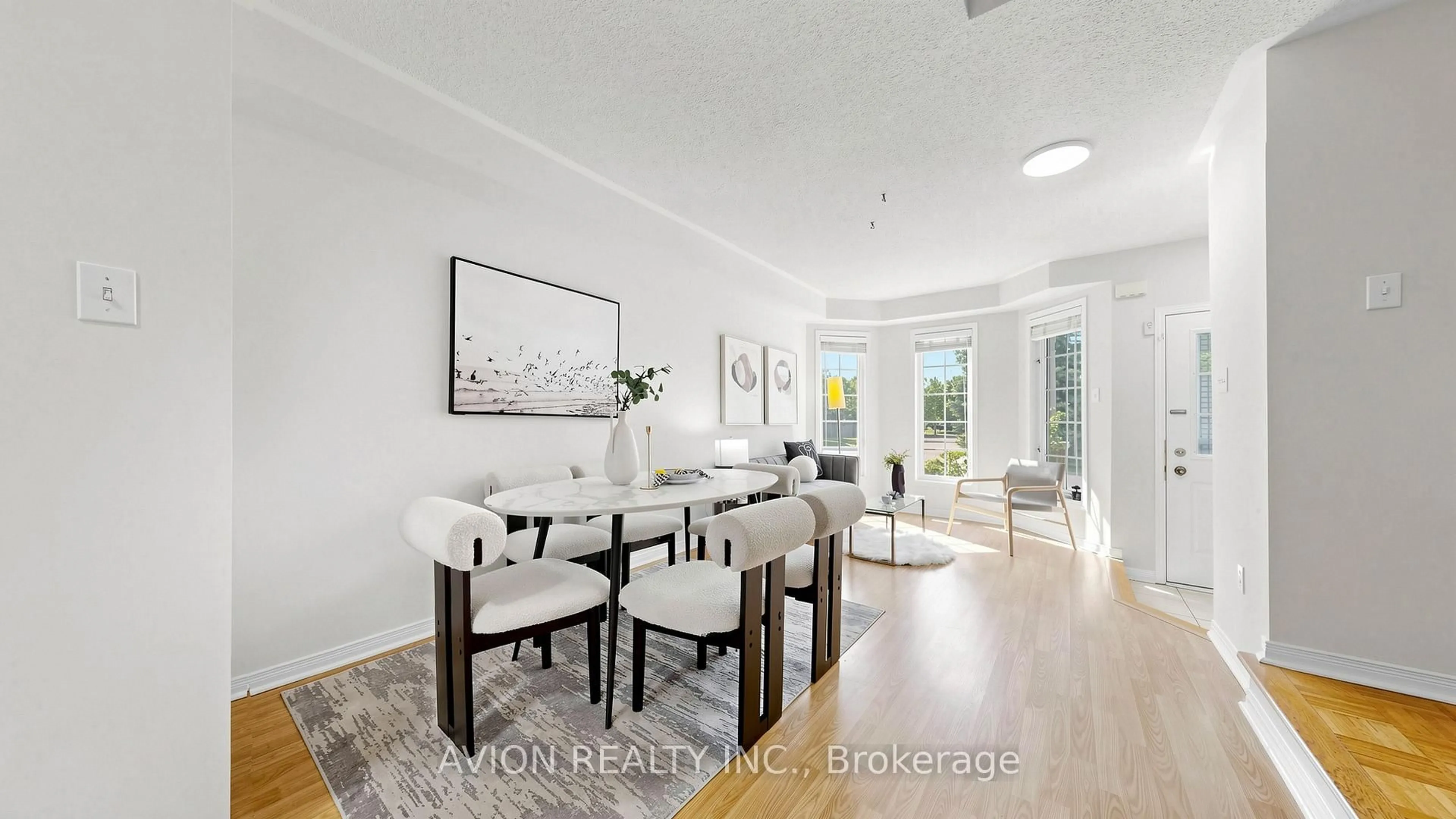 Dining room, wood/laminate floor for 12 Rideau Dr, Richmond Hill Ontario L4B 4P5