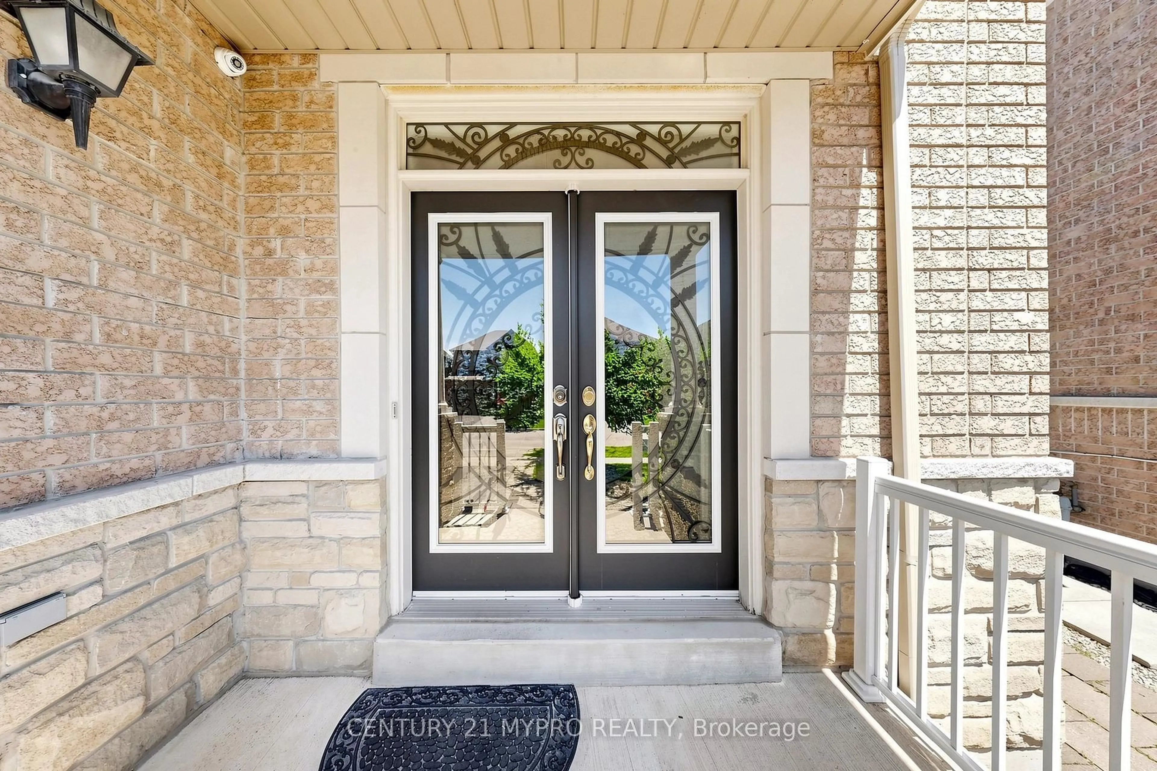 Indoor entryway for 411 Golden Orchard Rd, Vaughan Ontario L6A 0M5