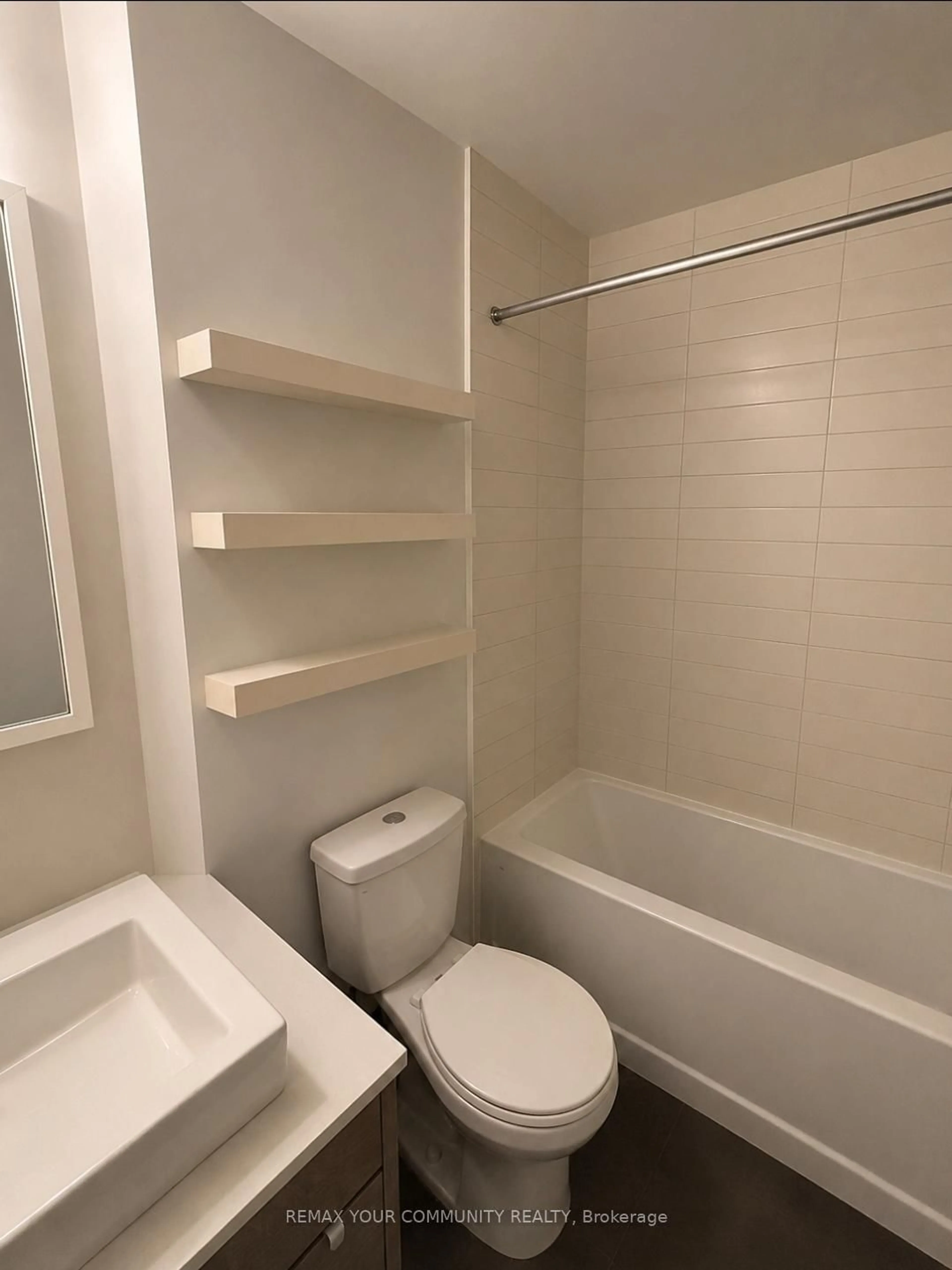 Standard bathroom, unknown for 9191 Yonge St #518 SW, Richmond Hill Ontario L4C 1E2