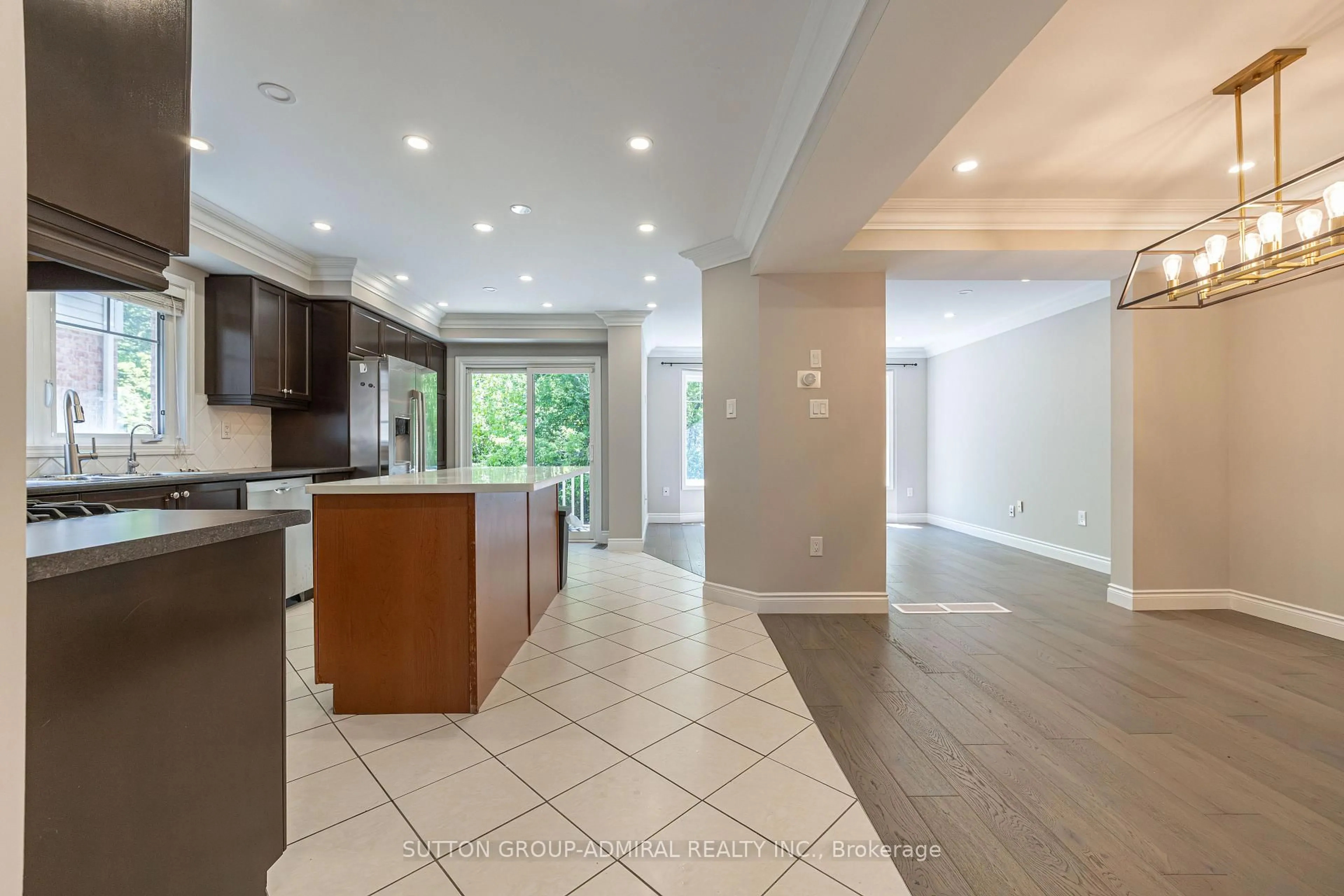 Open concept kitchen, ceramic/tile floor for 30 Elmeade Lane, Whitchurch-Stouffville Ontario L4A 0P6
