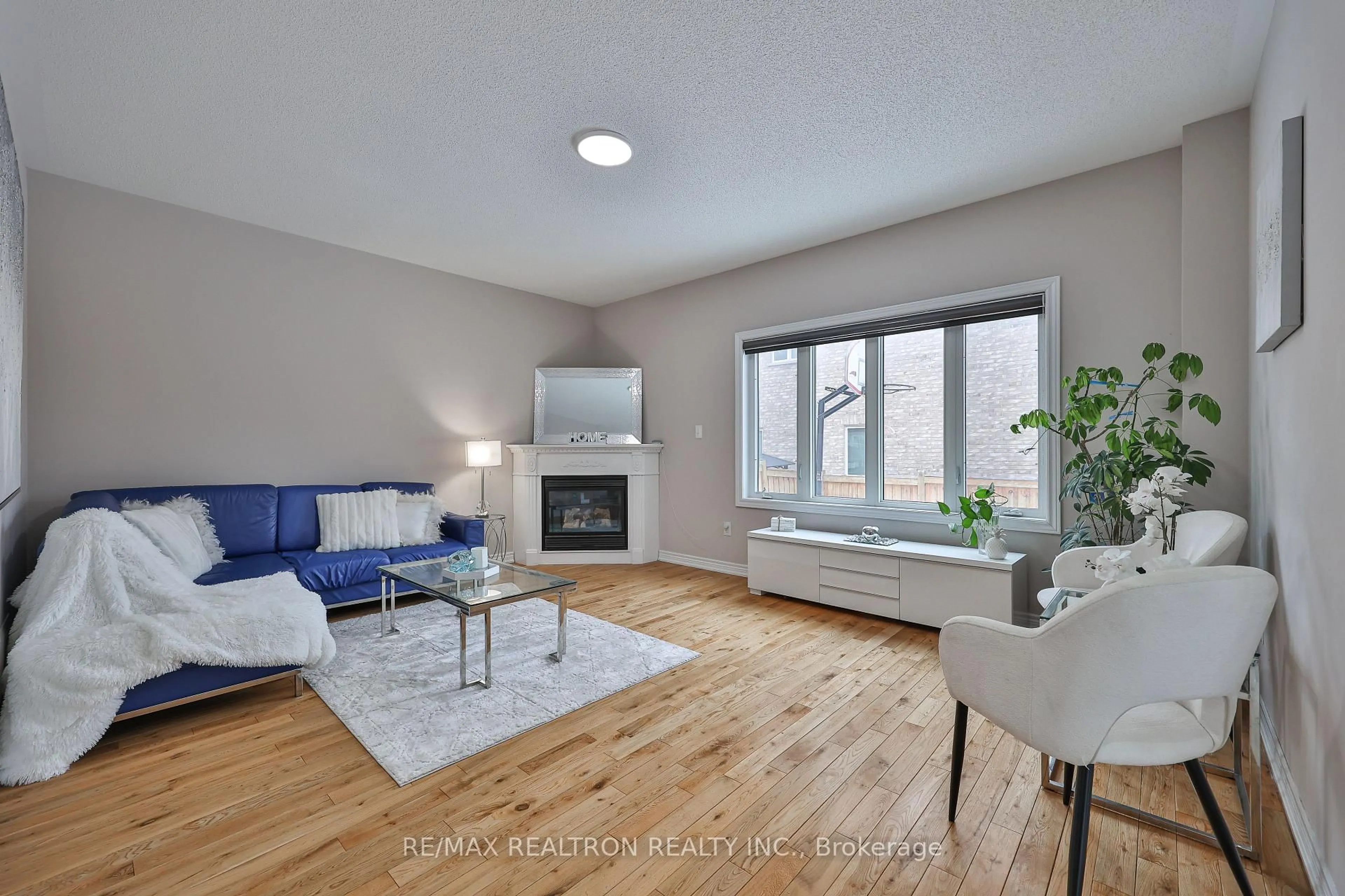 Living room with furniture, wood/laminate floor for 16 Mckenzie Way, Bradford West Gwillimbury Ontario L3Z 0K1