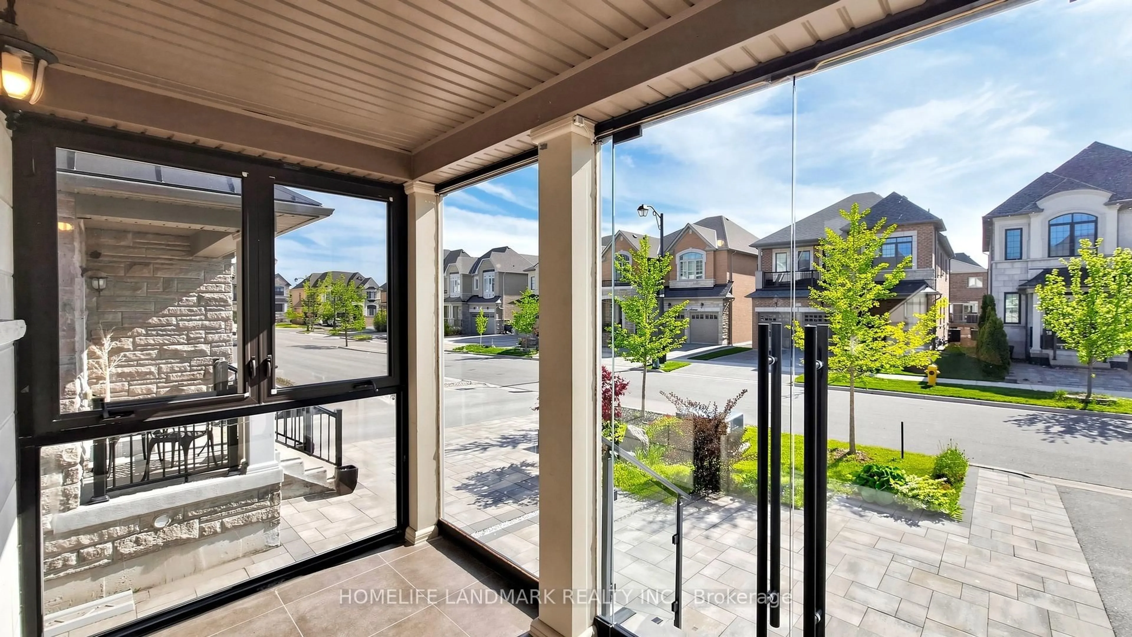 Indoor entryway for 25 Cannes Ave, Vaughan Ontario L4H 4P5